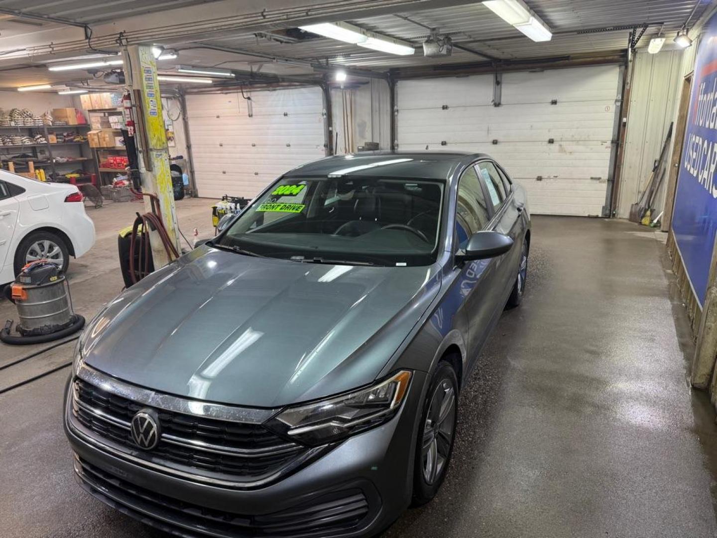 2024 GRAY VOLKSWAGEN JETTA SE (3VWEM7BU2RM) with an 1.5L engine, Automatic transmission, located at 2525 S. Cushman, Fairbanks, AK, 99701, (907) 452-5707, 64.824036, -147.712311 - Photo#1