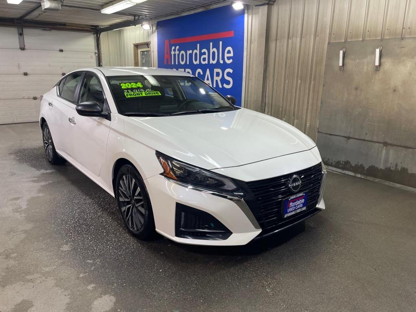 2024 WHITE NISSAN ALTIMA SV (1N4BL4DV7RN) with an 2.5L engine, Continuously Variable transmission, located at 2525 S. Cushman, Fairbanks, AK, 99701, (907) 452-5707, 64.824036, -147.712311 - Photo#0