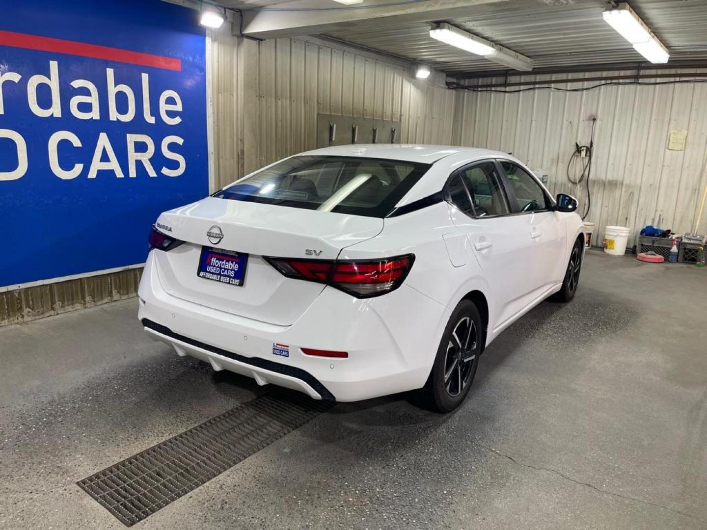 2024 WHITE NISSAN SENTRA SV (3N1AB8CV1RY) with an 2.0L engine, Continuously Variable transmission, located at 2525 S. Cushman, Fairbanks, AK, 99701, (907) 452-5707, 64.824036, -147.712311 - Photo#2