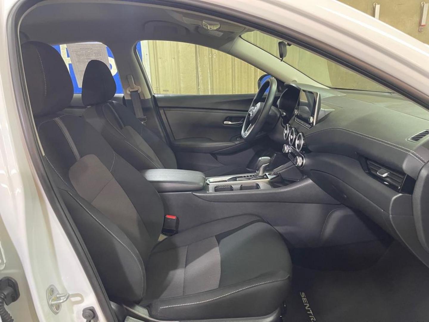 2024 WHITE NISSAN SENTRA SV (3N1AB8CV1RY) with an 2.0L engine, Continuously Variable transmission, located at 2525 S. Cushman, Fairbanks, AK, 99701, (907) 452-5707, 64.824036, -147.712311 - Photo#3