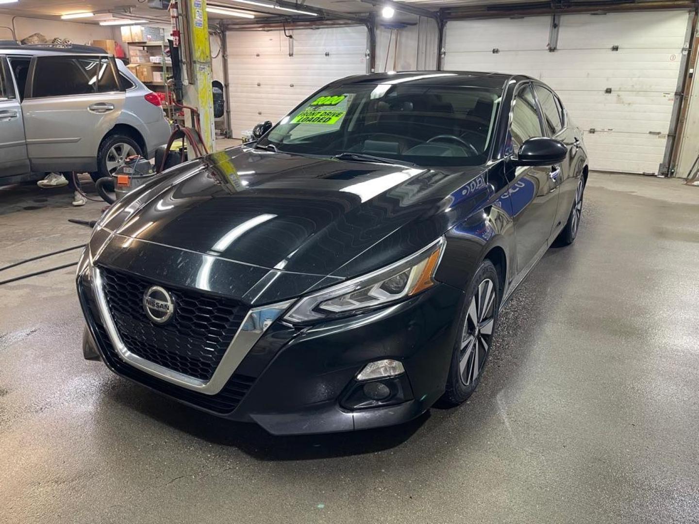 2020 BLACK NISSAN ALTIMA SL (1N4BL4EV3LC) with an 2.5L engine, Continuously Variable transmission, located at 2525 S. Cushman, Fairbanks, AK, 99701, (907) 452-5707, 64.824036, -147.712311 - Photo#1
