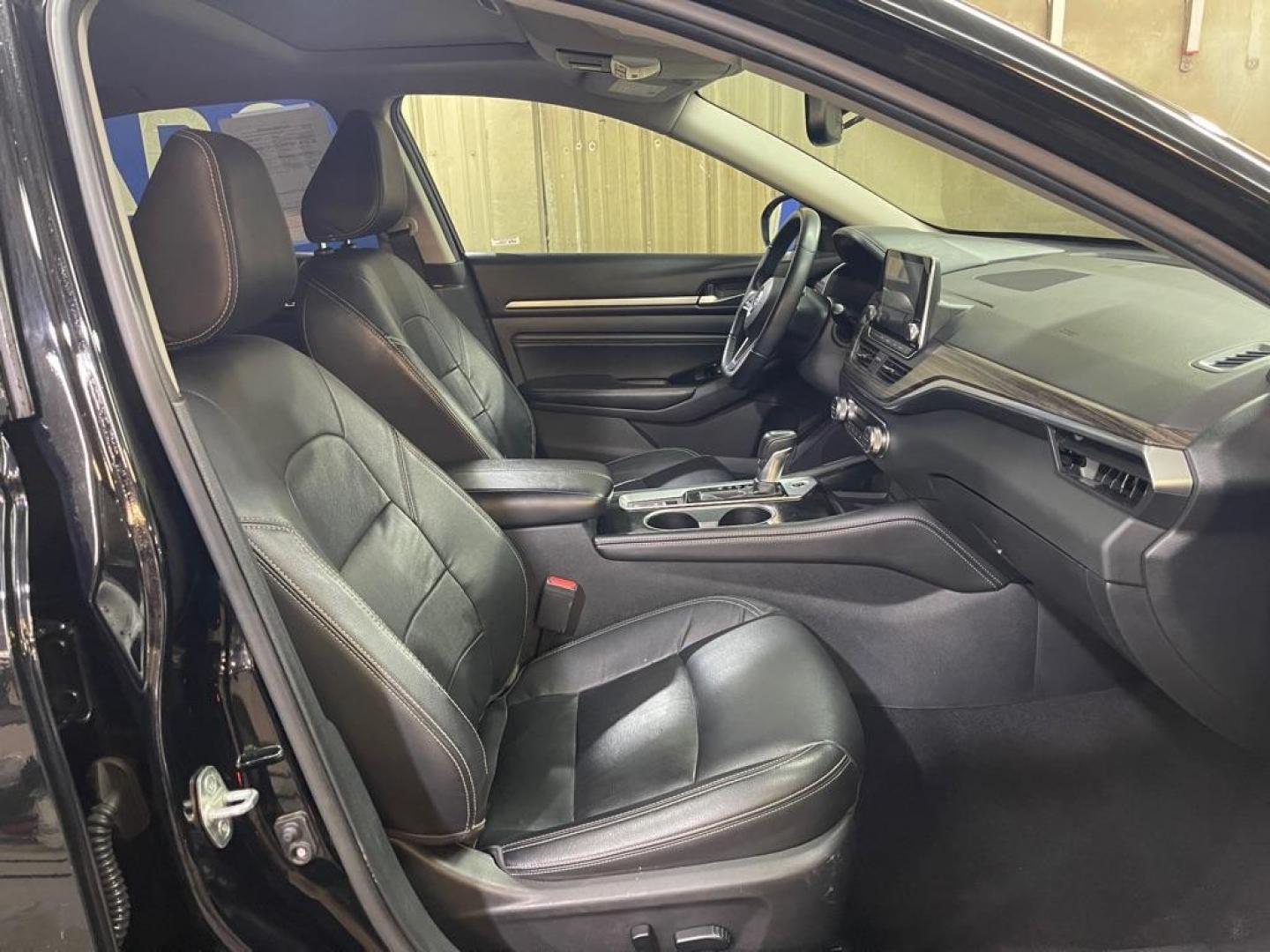 2020 BLACK NISSAN ALTIMA SL (1N4BL4EV3LC) with an 2.5L engine, Continuously Variable transmission, located at 2525 S. Cushman, Fairbanks, AK, 99701, (907) 452-5707, 64.824036, -147.712311 - Photo#3