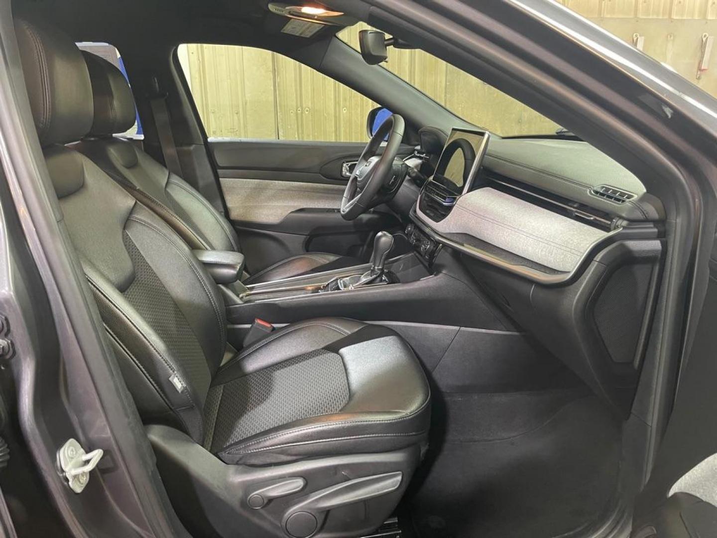 2024 GRAY JEEP COMPASS LATITUDE (3C4NJDBN7RT) with an 2.0L engine, Automatic transmission, located at 2525 S. Cushman, Fairbanks, AK, 99701, (907) 452-5707, 64.824036, -147.712311 - Photo#3