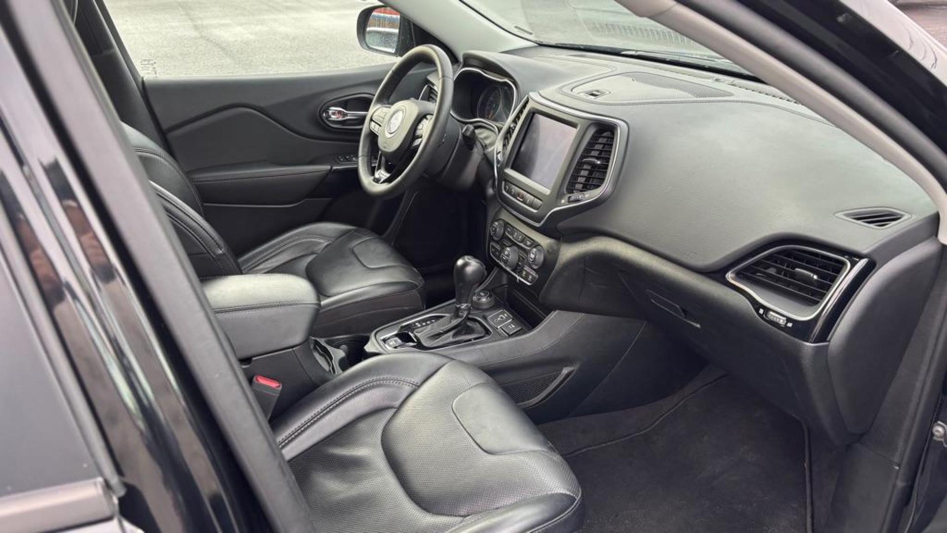 2023 BLACK JEEP CHEROKEE ALTITUDE LUX (1C4PJMMB7PD) with an 2.4L engine, Automatic transmission, located at 2525 S. Cushman, Fairbanks, AK, 99701, (907) 452-5707, 64.824036, -147.712311 - Photo#2