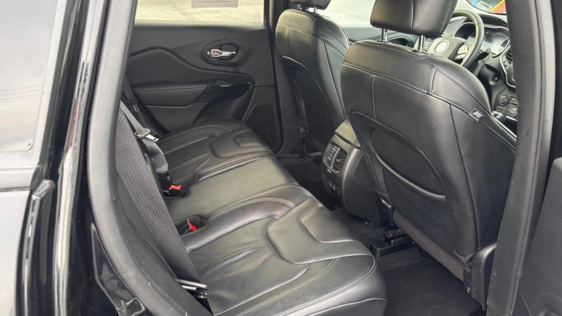 2023 BLACK JEEP CHEROKEE ALTITUDE LUX (1C4PJMMB7PD) with an 2.4L engine, Automatic transmission, located at 2525 S. Cushman, Fairbanks, AK, 99701, (907) 452-5707, 64.824036, -147.712311 - Photo#4