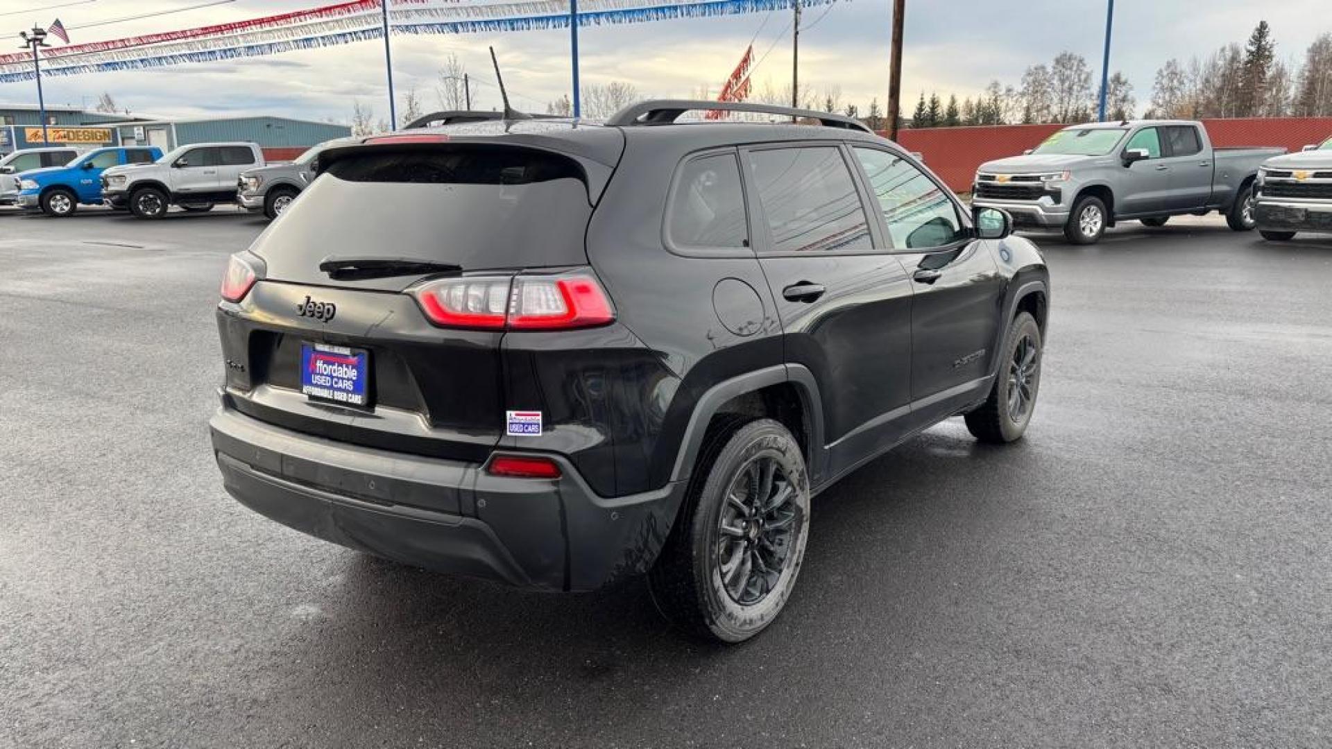 2023 BLACK JEEP CHEROKEE ALTITUDE LUX (1C4PJMMB7PD) with an 2.4L engine, Automatic transmission, located at 2525 S. Cushman, Fairbanks, AK, 99701, (907) 452-5707, 64.824036, -147.712311 - Photo#5