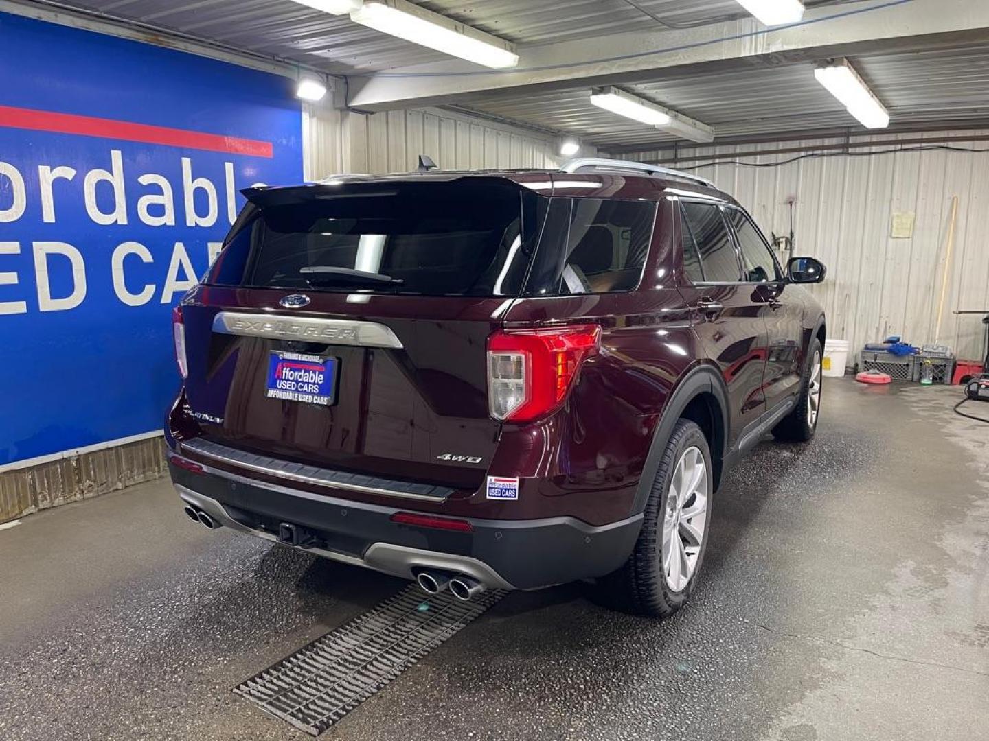 2022 MAROON FORD EXPLORER PLATINUM (1FM5K8HC2NG) with an 3.0L engine, Automatic transmission, located at 2525 S. Cushman, Fairbanks, AK, 99701, (907) 452-5707, 64.824036, -147.712311 - Photo#2