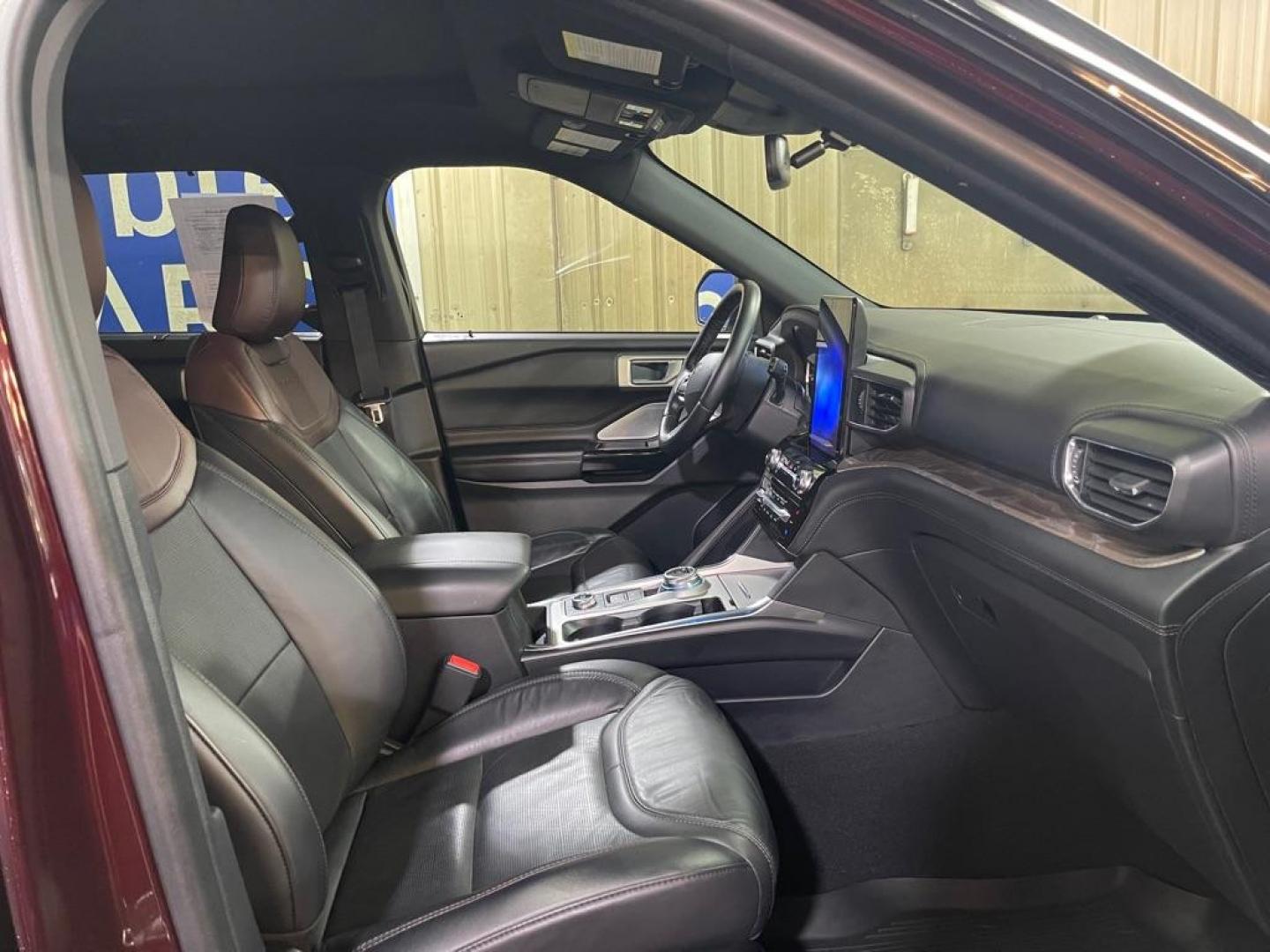 2022 MAROON FORD EXPLORER PLATINUM (1FM5K8HC2NG) with an 3.0L engine, Automatic transmission, located at 2525 S. Cushman, Fairbanks, AK, 99701, (907) 452-5707, 64.824036, -147.712311 - Photo#3