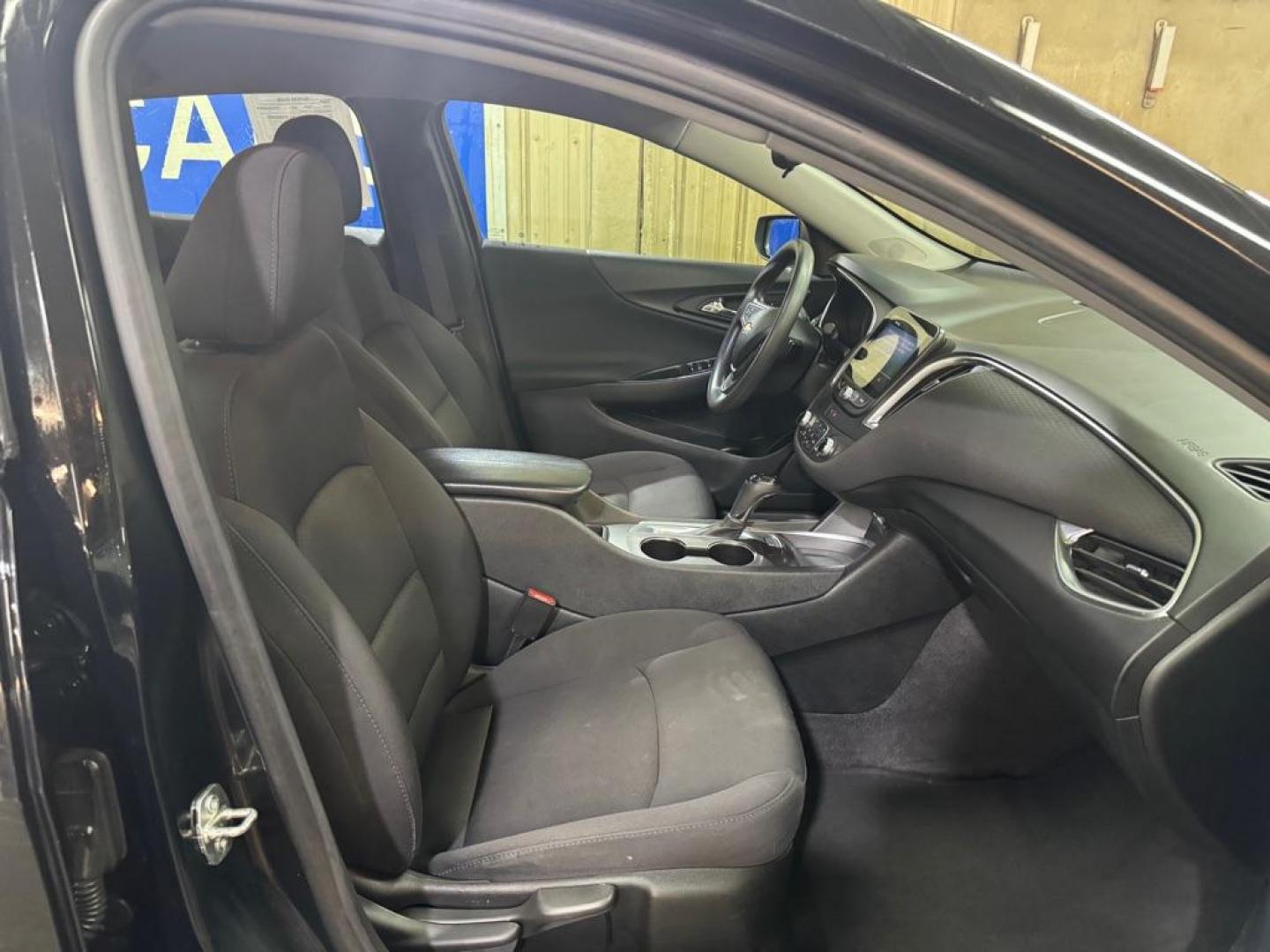 2020 BLACK CHEVROLET MALIBU LT (1G1ZD5ST0LF) with an 1.5L engine, Continuously Variable transmission, located at 2525 S. Cushman, Fairbanks, AK, 99701, (907) 452-5707, 64.824036, -147.712311 - Photo#4