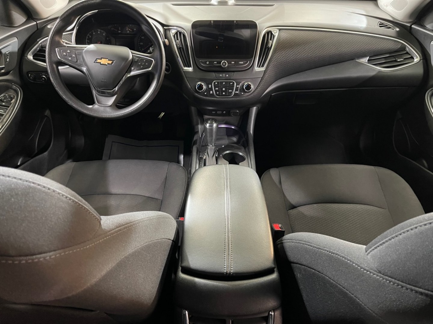 2020 BLACK CHEVROLET MALIBU LT (1G1ZD5ST0LF) with an 1.5L engine, Continuously Variable transmission, located at 2525 S. Cushman, Fairbanks, AK, 99701, (907) 452-5707, 64.824036, -147.712311- Photo#5