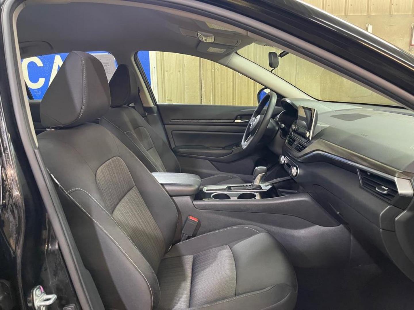 2024 BLACK NISSAN ALTIMA SV (1N4BL4DV8RN) with an 2.5L engine, Continuously Variable transmission, located at 2525 S. Cushman, Fairbanks, AK, 99701, (907) 452-5707, 64.824036, -147.712311 - Photo#3