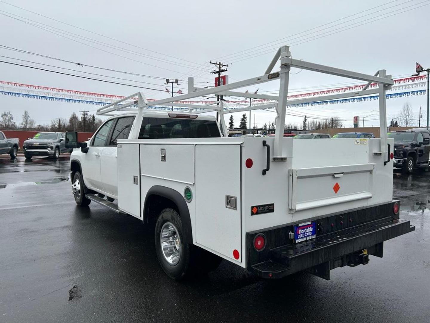 2024 WHITE CHEVROLET SILVERADO 3500 LT (1GB4YTEYXRF) with an 6.6L engine, Automatic transmission, located at 2525 S. Cushman, Fairbanks, AK, 99701, (907) 452-5707, 64.824036, -147.712311 - Photo#3