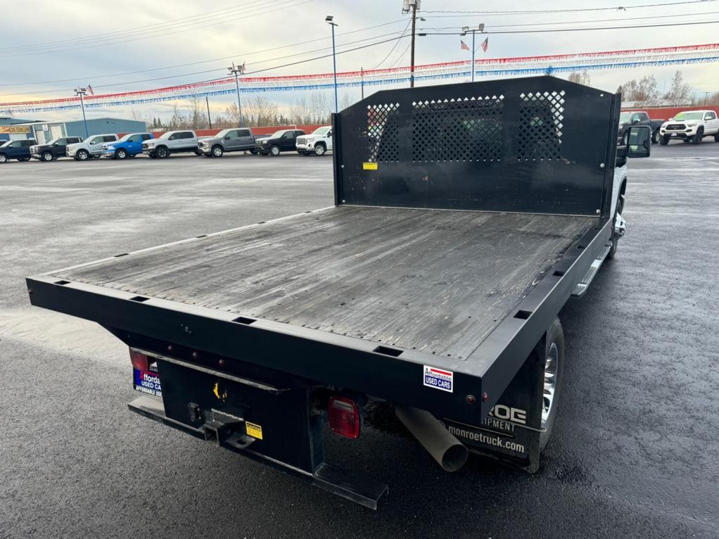 2024 WHITE CHEVROLET SILVERADO 3500 LT (1GB4YTEYXRF) with an 6.6L engine, Automatic transmission, located at 2525 S. Cushman, Fairbanks, AK, 99701, (907) 452-5707, 64.824036, -147.712311 - Photo#2