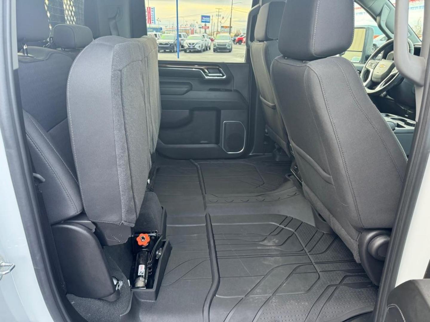 2024 WHITE CHEVROLET SILVERADO 3500 LT (1GB4YTEYXRF) with an 6.6L engine, Automatic transmission, located at 2525 S. Cushman, Fairbanks, AK, 99701, (907) 452-5707, 64.824036, -147.712311 - Photo#5