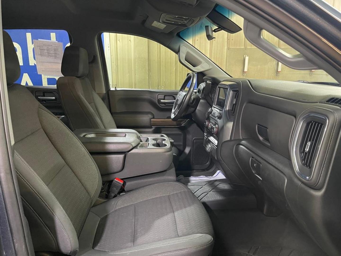 2021 GRAY CHEVROLET SILVERADO 1500 RST (1GCPYEEK9MZ) with an 2.7L engine, Automatic transmission, located at 2525 S. Cushman, Fairbanks, AK, 99701, (907) 452-5707, 64.824036, -147.712311 - Photo#3