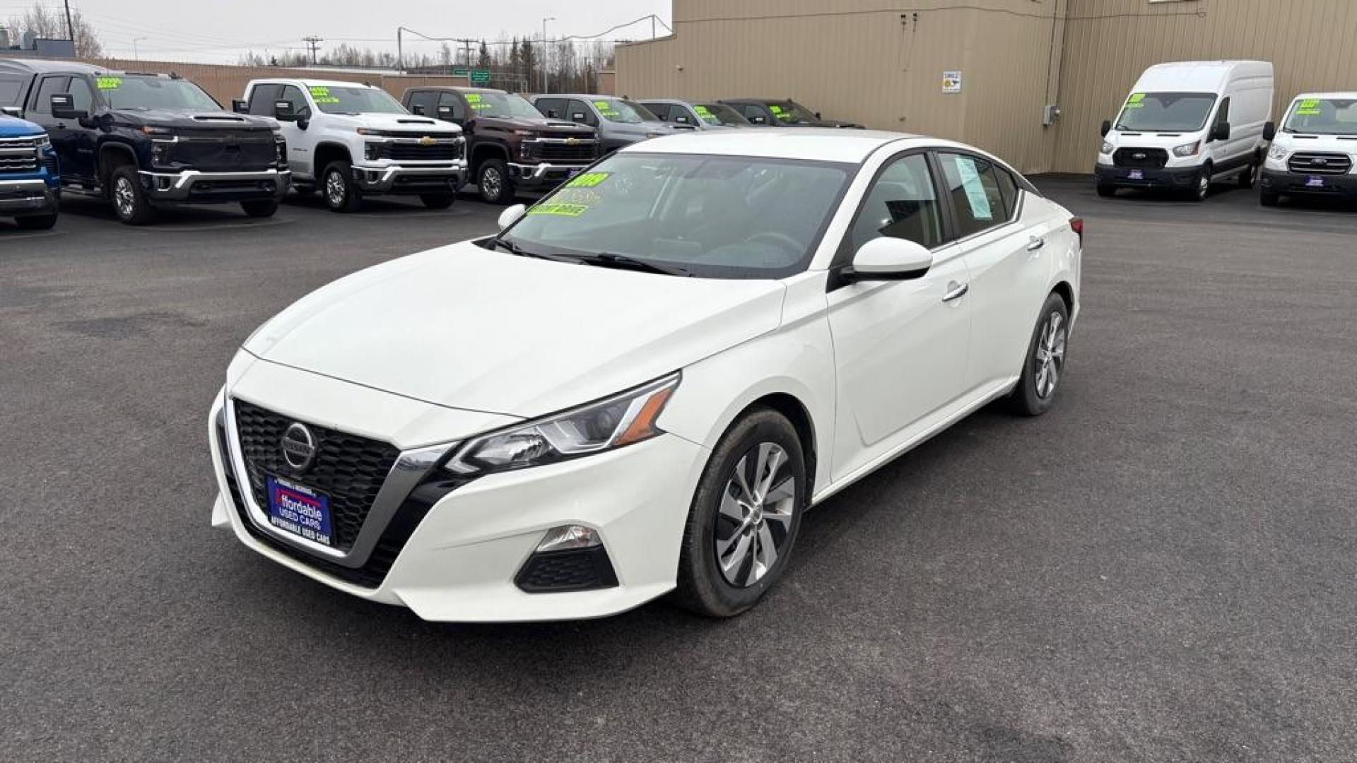 2019 WHITE NISSAN ALTIMA S (1N4BL4BV3KC) with an 2.5L engine, Continuously Variable transmission, located at 2525 S. Cushman, Fairbanks, AK, 99701, (907) 452-5707, 64.824036, -147.712311 - Photo#0