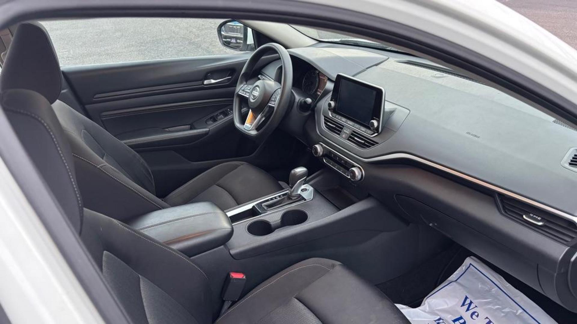 2019 WHITE NISSAN ALTIMA S (1N4BL4BV3KC) with an 2.5L engine, Continuously Variable transmission, located at 2525 S. Cushman, Fairbanks, AK, 99701, (907) 452-5707, 64.824036, -147.712311 - Photo#2