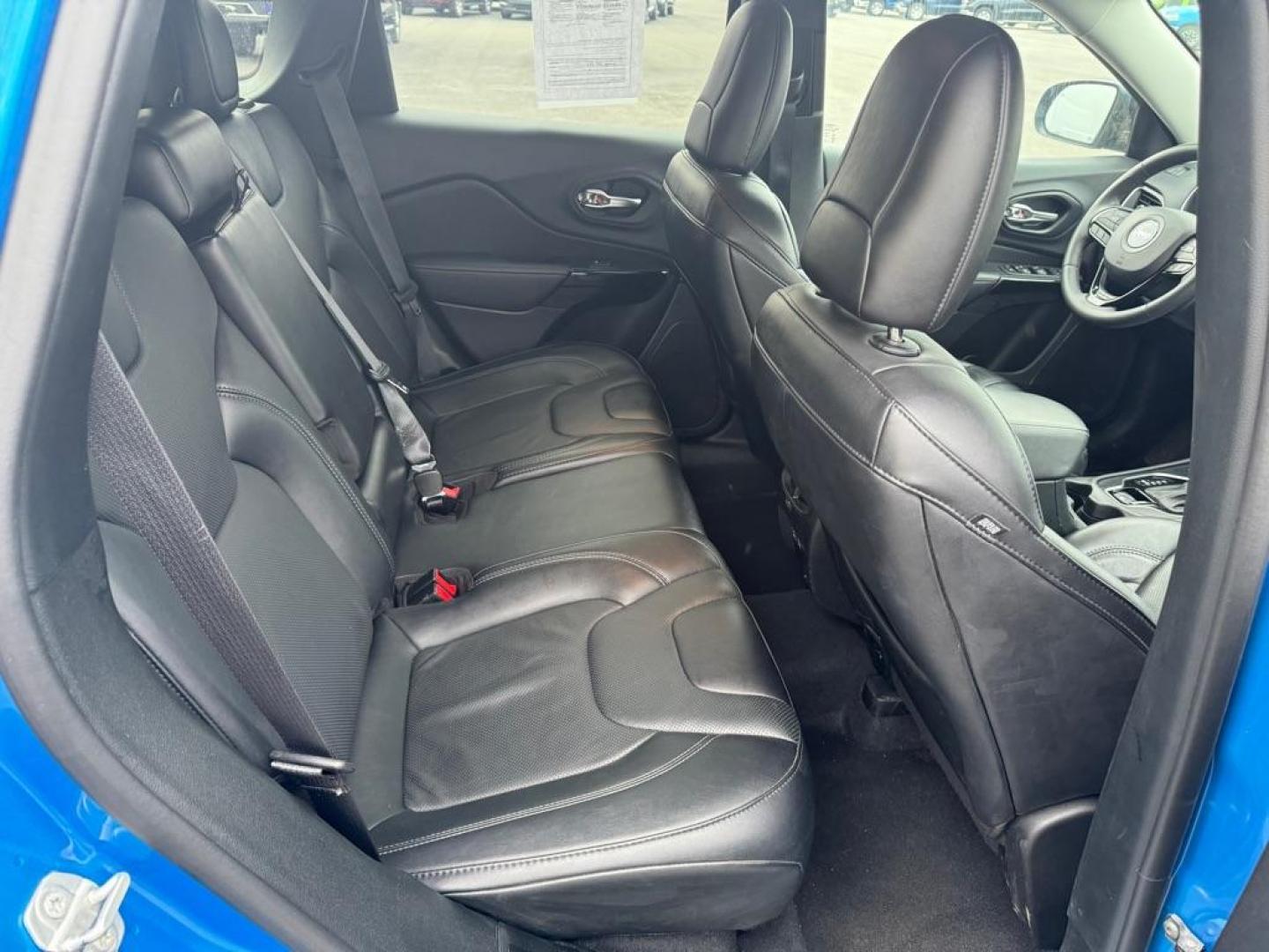 2023 BLUE JEEP CHEROKEE ALTITUDE LUX (1C4PJMMB8PD) with an 2.4L engine, Automatic transmission, located at 2525 S. Cushman, Fairbanks, AK, 99701, (907) 452-5707, 64.824036, -147.712311 - Photo#5