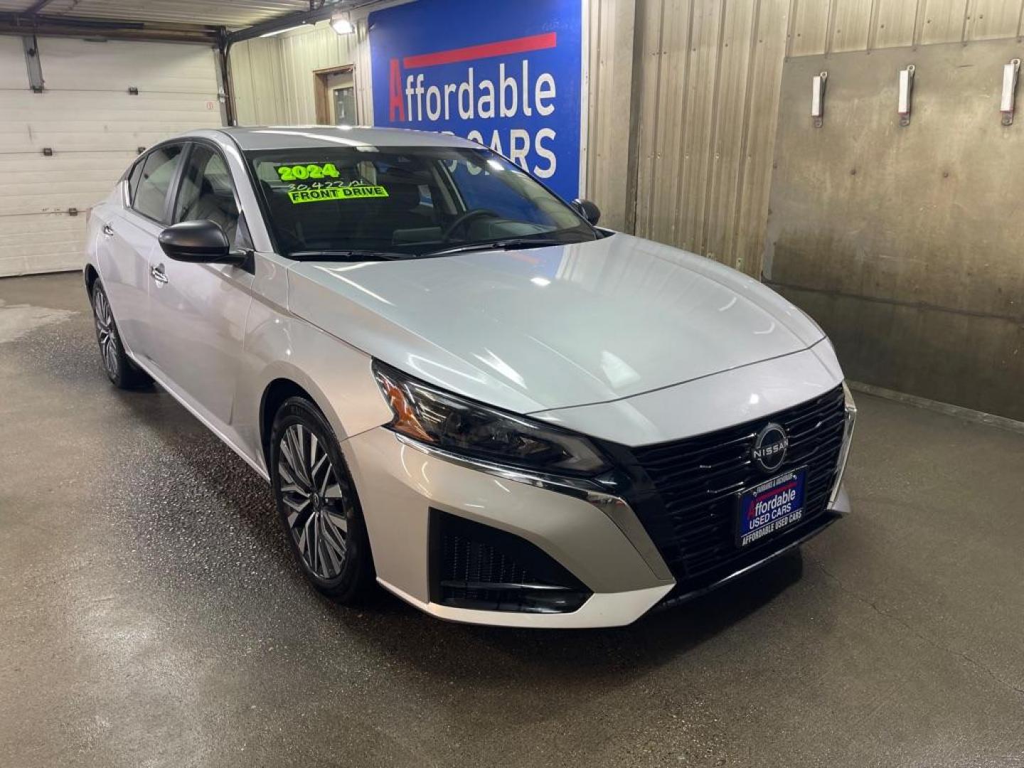 2024 SILVER NISSAN ALTIMA SV (1N4BL4DVXRN) with an 2.5L engine, Continuously Variable transmission, located at 2525 S. Cushman, Fairbanks, AK, 99701, (907) 452-5707, 64.824036, -147.712311 - Photo#0