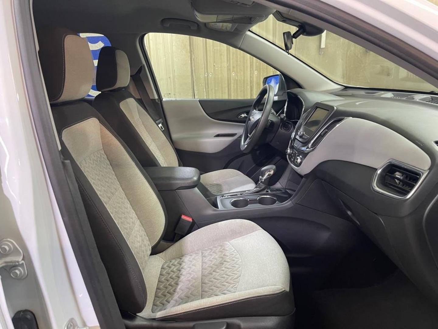 2023 WHITE CHEVROLET EQUINOX LT (3GNAXUEG6PS) with an 1.5L engine, Automatic transmission, located at 2525 S. Cushman, Fairbanks, AK, 99701, (907) 452-5707, 64.824036, -147.712311 - Photo#3