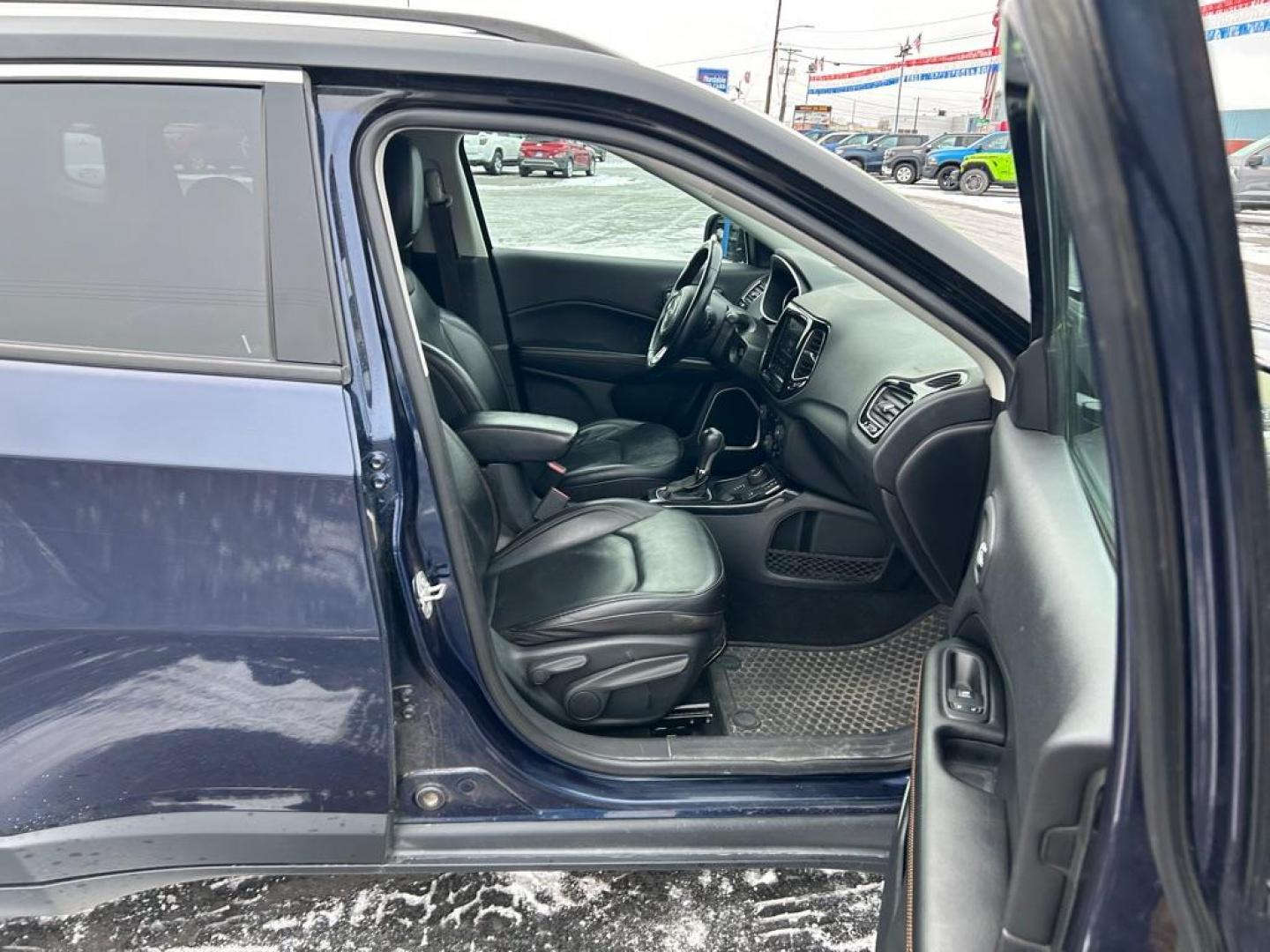 2019 BLUE JEEP COMPASS LIMITED (3C4NJDCB7KT) with an 2.4L engine, Automatic transmission, located at 2525 S. Cushman, Fairbanks, AK, 99701, (907) 452-5707, 64.824036, -147.712311 - Photo#4