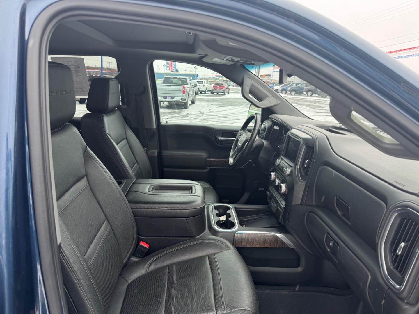 2019 BLUE GMC SIERRA DENALI 1500 DENALI (1GTU9FED4KZ) with an 5.3L engine, Automatic transmission, located at 2525 S. Cushman, Fairbanks, AK, 99701, (907) 452-5707, 64.824036, -147.712311- Photo#4