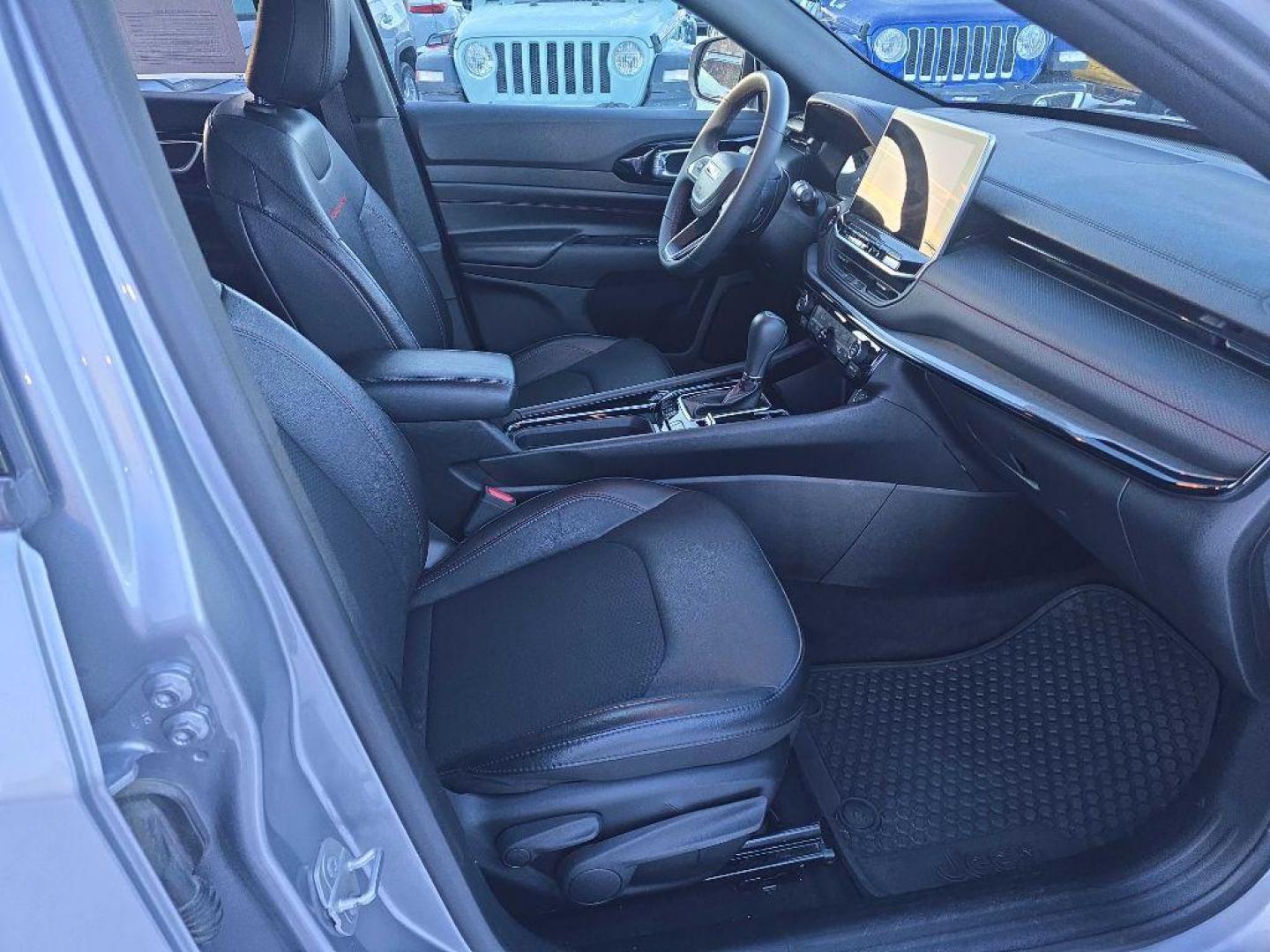 2023 SILVER JEEP COMPASS TRAILHAWK (3C4NJDDN0PT) with an 2.0L engine, Automatic transmission, located at 2525 S. Cushman, Fairbanks, AK, 99701, (907) 452-5707, 64.824036, -147.712311 - Photo#3