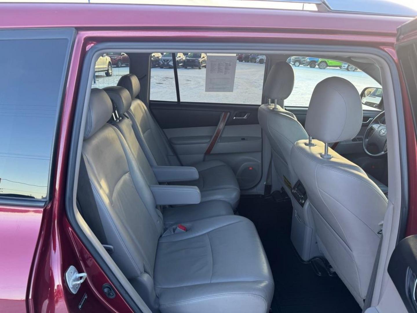 2010 RED TOYOTA HIGHLANDER LIMITED (JTEDK3EH1A2) with an 3.5L engine, Automatic transmission, located at 2525 S. Cushman, Fairbanks, AK, 99701, (907) 452-5707, 64.824036, -147.712311 - Photo#5