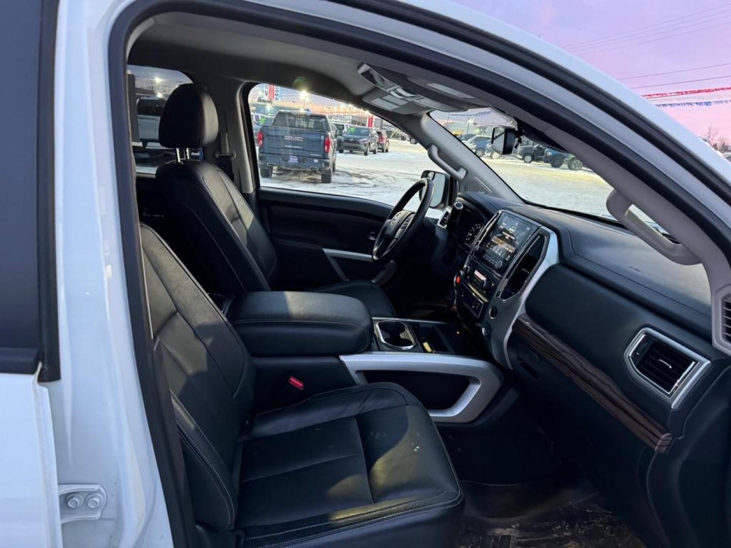 2020 WHITE NISSAN TITAN SV (1N6AA1ED2LN) with an 5.6L engine, Automatic transmission, located at 2525 S. Cushman, Fairbanks, AK, 99701, (907) 452-5707, 64.824036, -147.712311 - Photo#4
