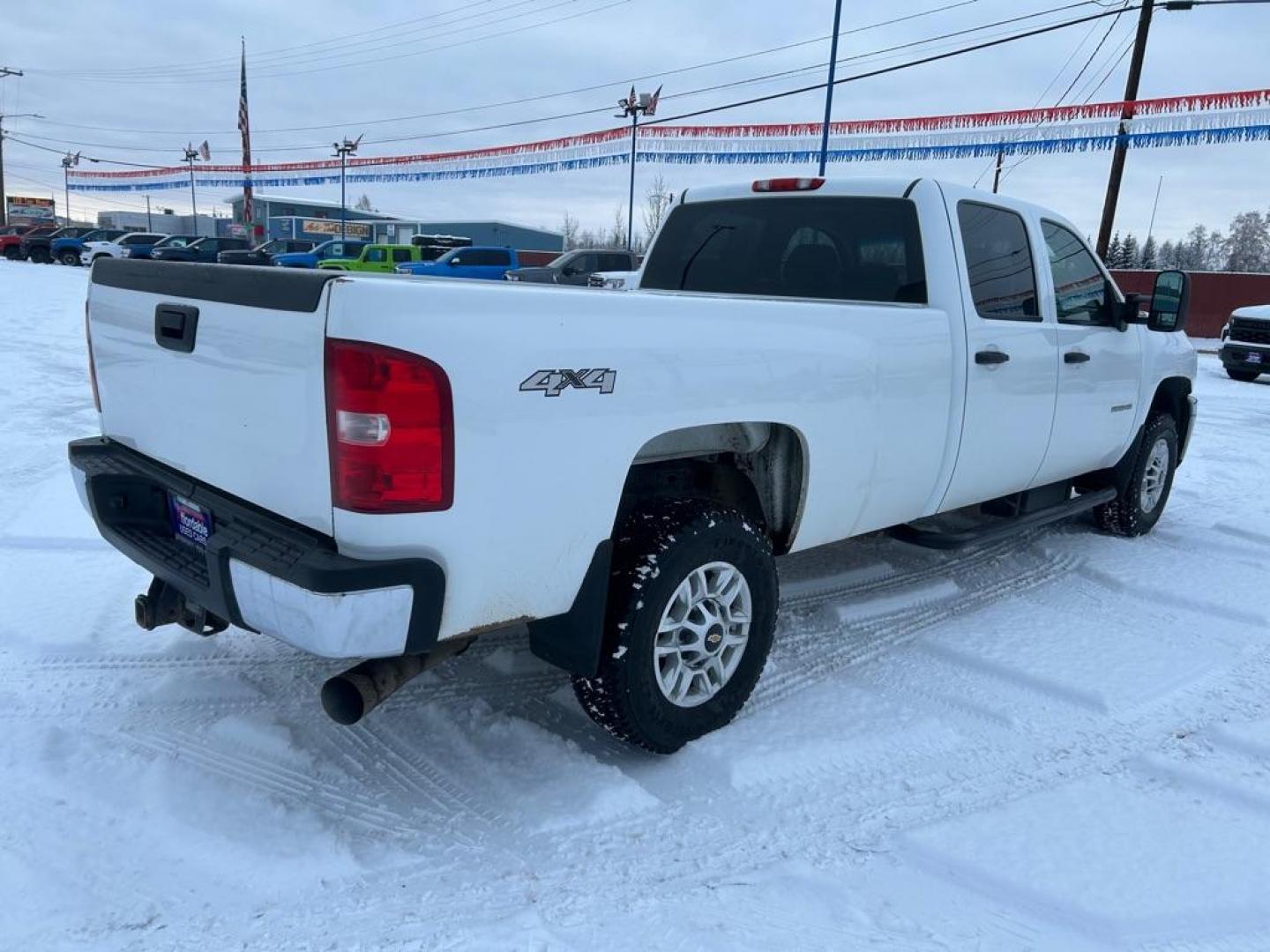 2013 WHITE CHEVROLET SILVERADO 2500 HEAVY DUTY (1GC1KVC85DF) with an 6.6L engine, Automatic transmission, located at 2525 S. Cushman, Fairbanks, AK, 99701, (907) 452-5707, 64.824036, -147.712311 - Photo#2