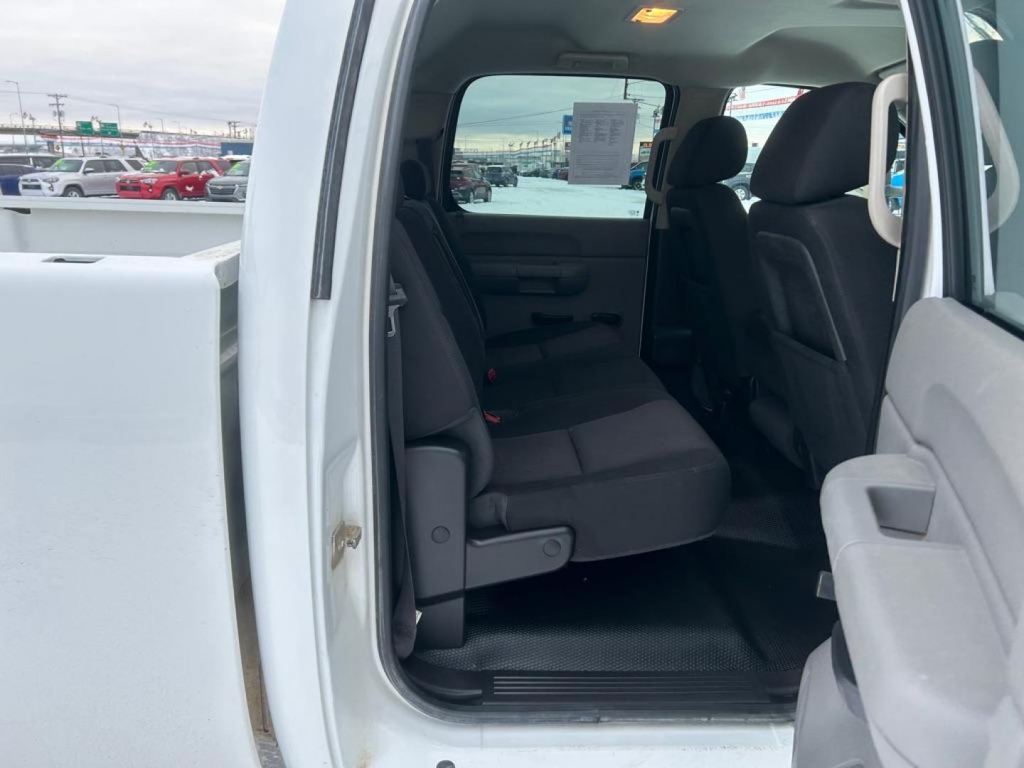 2013 WHITE CHEVROLET SILVERADO 2500 HEAVY DUTY (1GC1KVC85DF) with an 6.6L engine, Automatic transmission, located at 2525 S. Cushman, Fairbanks, AK, 99701, (907) 452-5707, 64.824036, -147.712311 - Photo#5