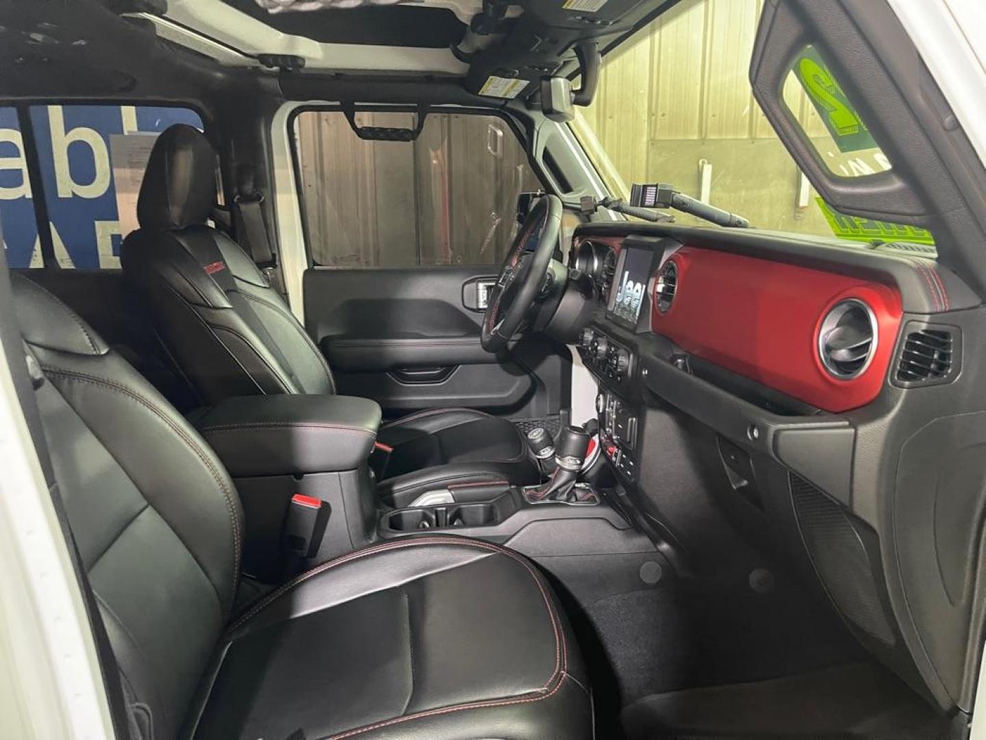 2022 WHITE JEEP GLADIATOR RUBICON (1C6JJTBG3NL) with an 3.6L engine, Automatic transmission, located at 2525 S. Cushman, Fairbanks, AK, 99701, (907) 452-5707, 64.824036, -147.712311 - Photo#3