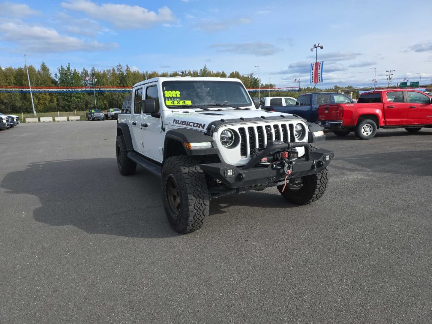 2022 WHITE JEEP GLADIATOR RUBICON (1C6JJTBG3NL) with an 3.6L engine, Automatic transmission, located at 2525 S. Cushman, Fairbanks, AK, 99701, (907) 452-5707, 64.824036, -147.712311- Photo#2