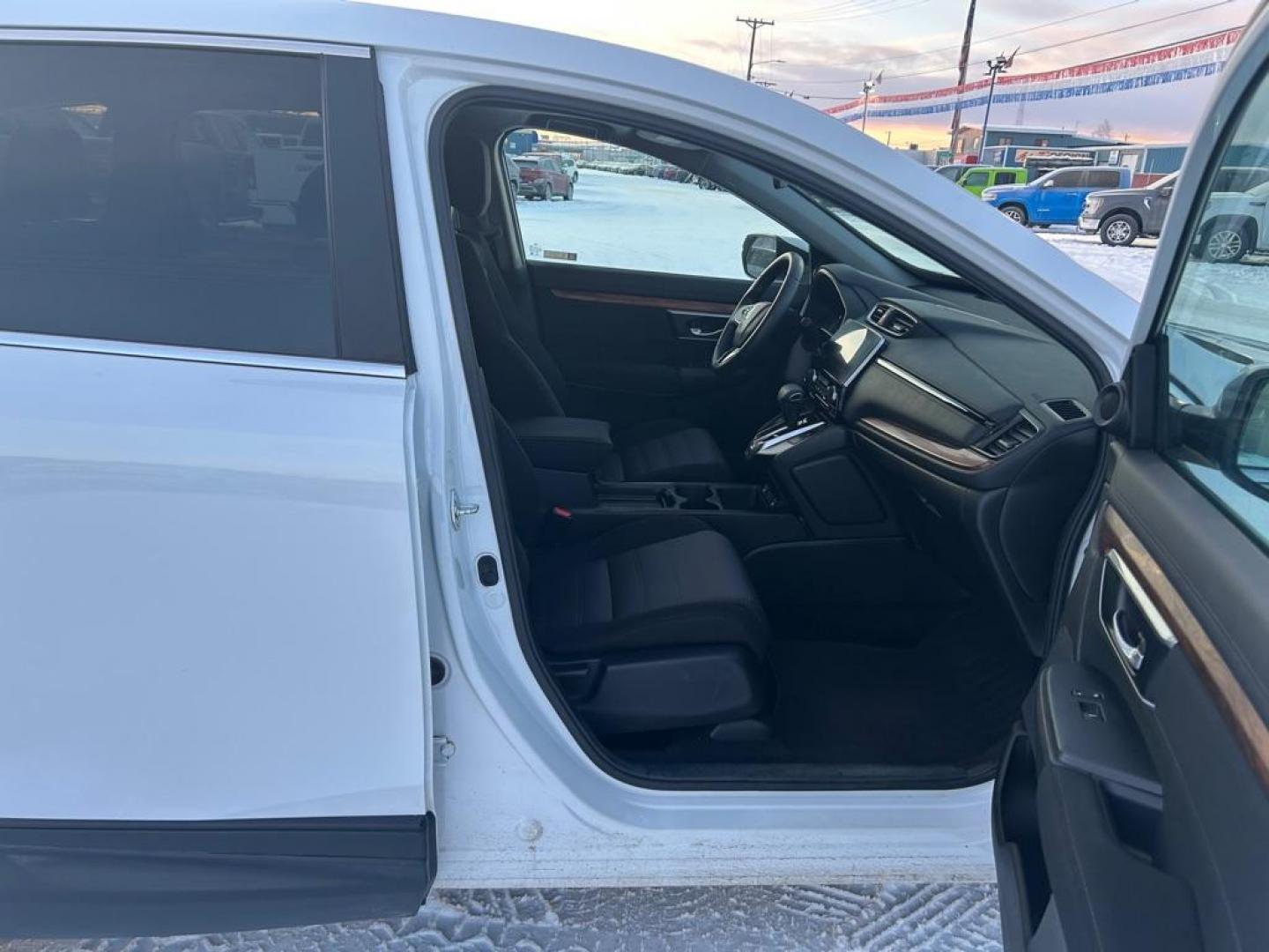 2022 WHTE HONDA CR-V EX (2HKRW2H53NH) with an 1.5L engine, Automatic transmission, located at 2525 S. Cushman, Fairbanks, AK, 99701, (907) 452-5707, 64.824036, -147.712311 - Photo#4