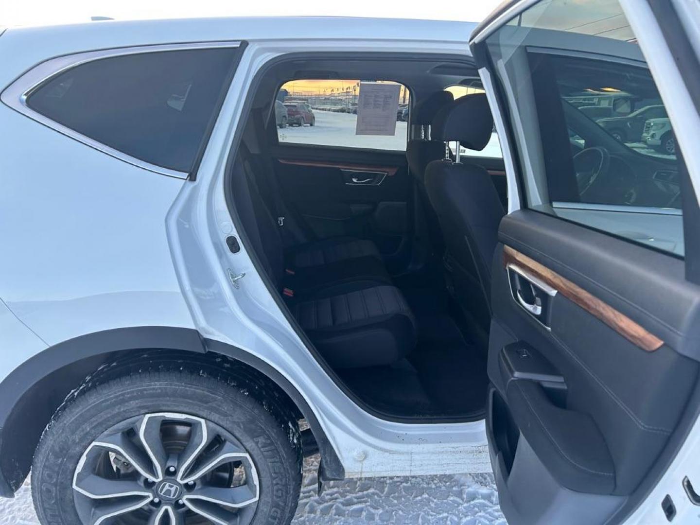 2022 WHTE HONDA CR-V EX (2HKRW2H53NH) with an 1.5L engine, Automatic transmission, located at 2525 S. Cushman, Fairbanks, AK, 99701, (907) 452-5707, 64.824036, -147.712311 - Photo#5