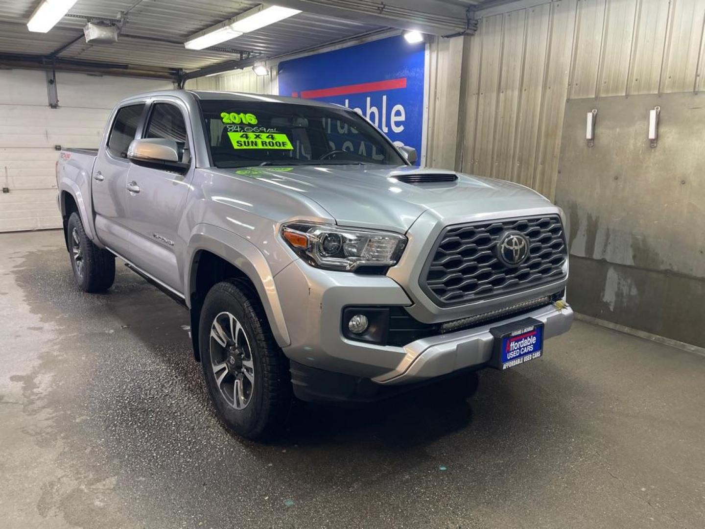 2016 SILVER TOYOTA TACOMA DOUBLE CAB (3TMCZ5AN3GM) with an 3.5L engine, Automatic transmission, located at 2525 S. Cushman, Fairbanks, AK, 99701, (907) 452-5707, 64.824036, -147.712311 - Photo#0