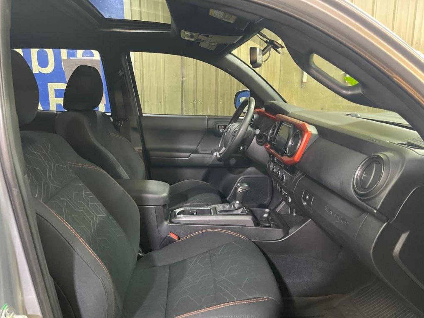 2016 SILVER TOYOTA TACOMA DOUBLE CAB (3TMCZ5AN3GM) with an 3.5L engine, Automatic transmission, located at 2525 S. Cushman, Fairbanks, AK, 99701, (907) 452-5707, 64.824036, -147.712311 - Photo#3