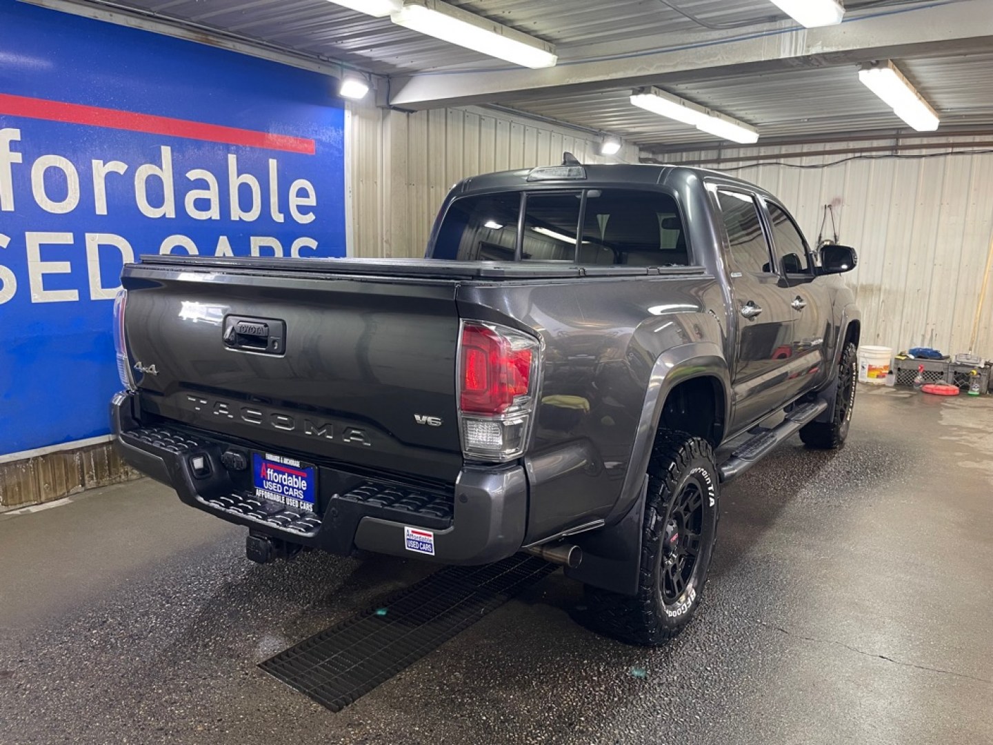 2016 GRAY TOYOTA TACOMA DOUBLE CAB (3TMGZ5AN4GM) with an 3.5L engine, Automatic transmission, located at 2525 S. Cushman, Fairbanks, AK, 99701, (907) 452-5707, 64.824036, -147.712311- Photo#2