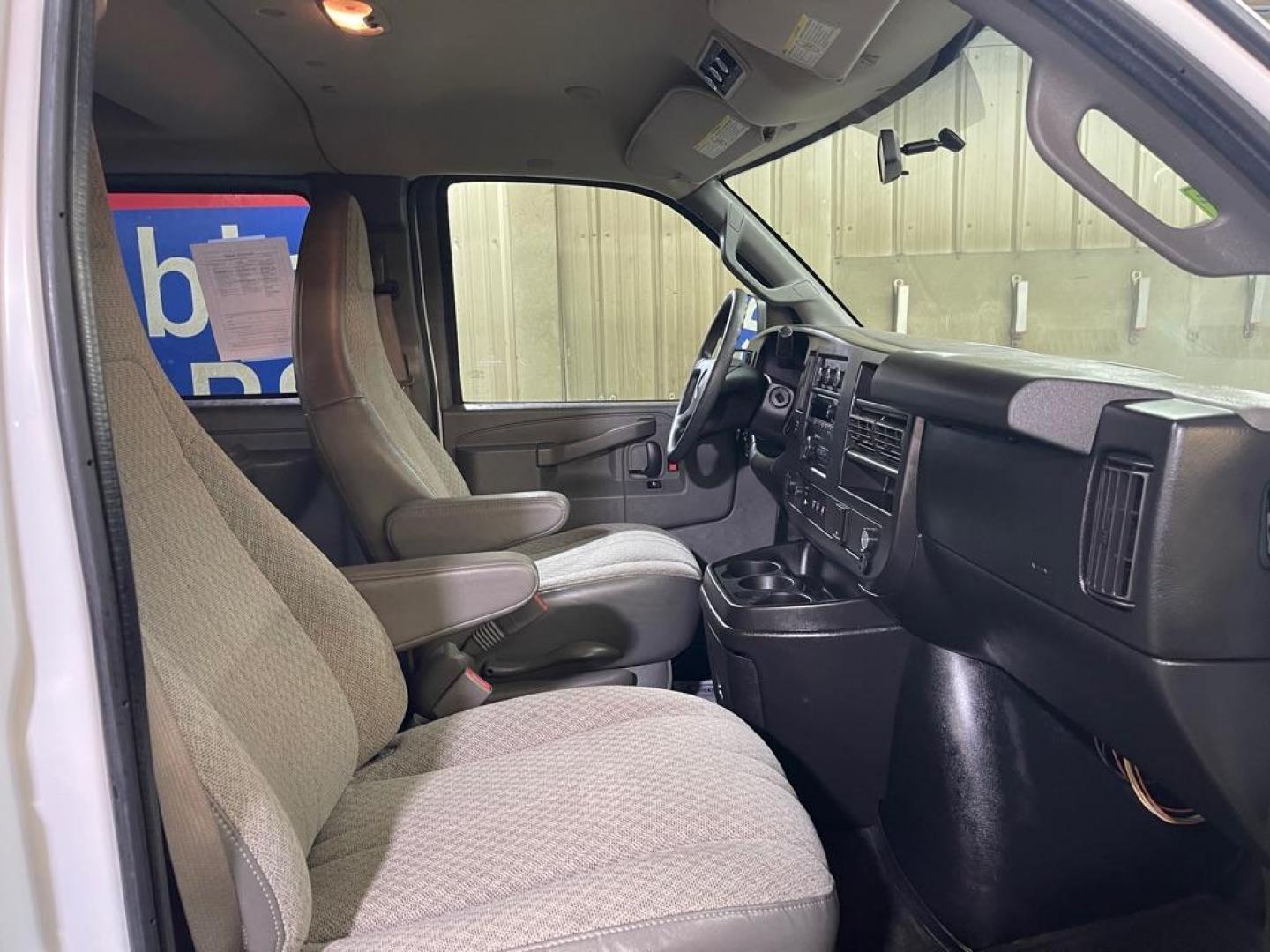 2017 WHITE CHEVROLET EXPRESS G3500 LT (1GAZGPFG8H1) with an 6.0L engine, Automatic transmission, located at 2525 S. Cushman, Fairbanks, AK, 99701, (907) 452-5707, 64.824036, -147.712311 - Photo#3