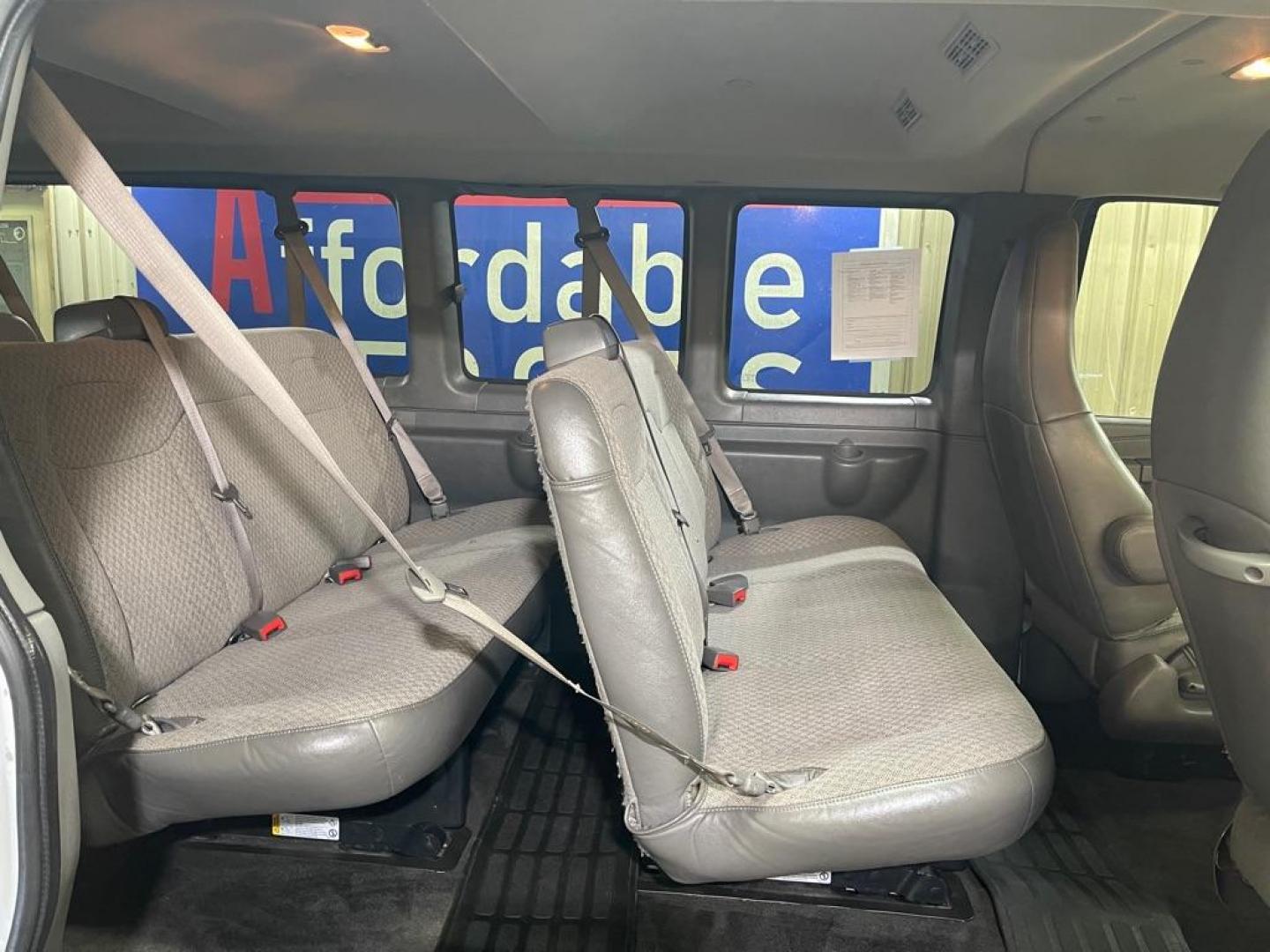 2017 WHITE CHEVROLET EXPRESS G3500 LT (1GAZGPFG8H1) with an 6.0L engine, Automatic transmission, located at 2525 S. Cushman, Fairbanks, AK, 99701, (907) 452-5707, 64.824036, -147.712311 - Photo#4