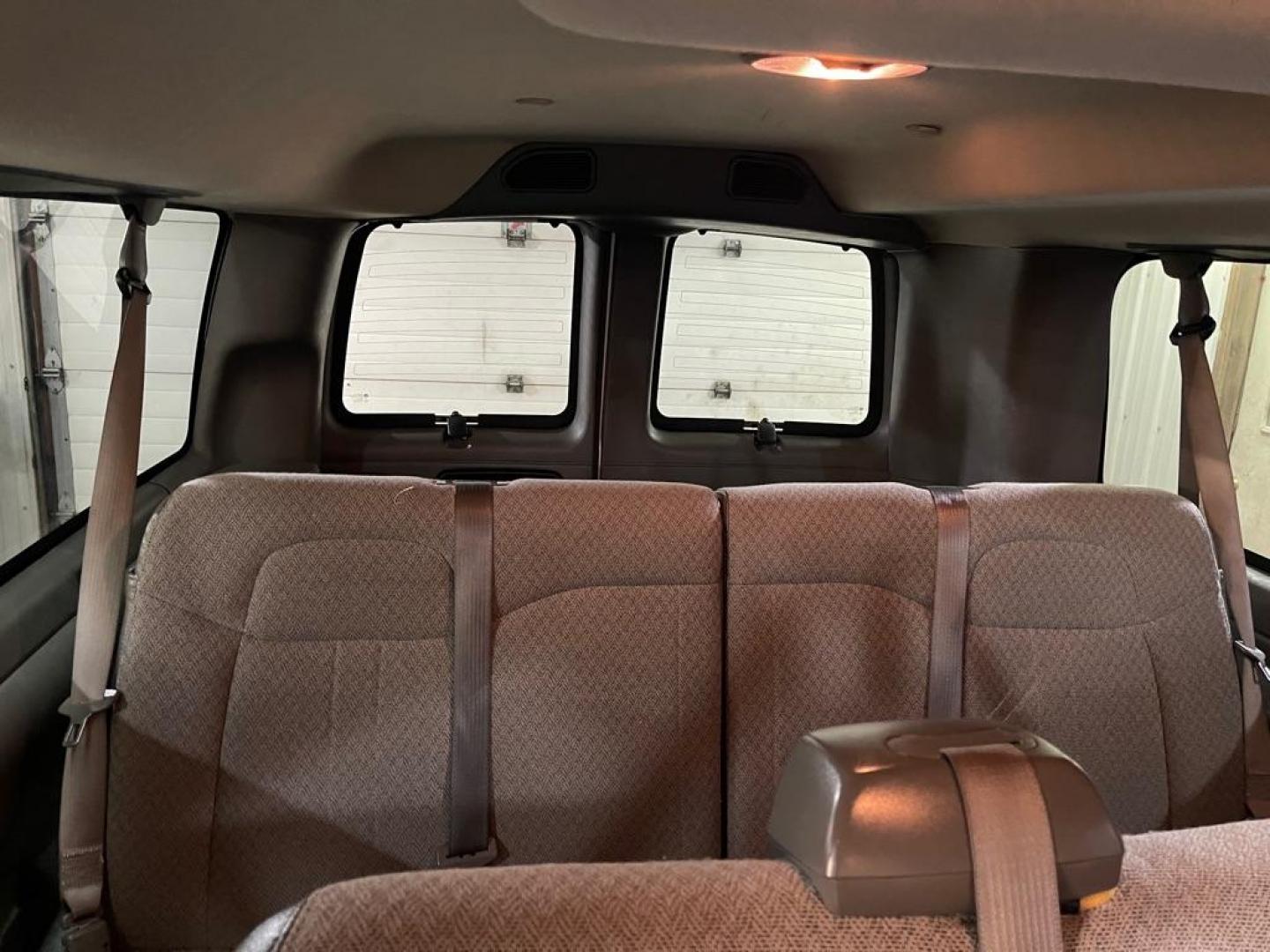 2017 WHITE CHEVROLET EXPRESS G3500 LT (1GAZGPFG8H1) with an 6.0L engine, Automatic transmission, located at 2525 S. Cushman, Fairbanks, AK, 99701, (907) 452-5707, 64.824036, -147.712311 - Photo#5