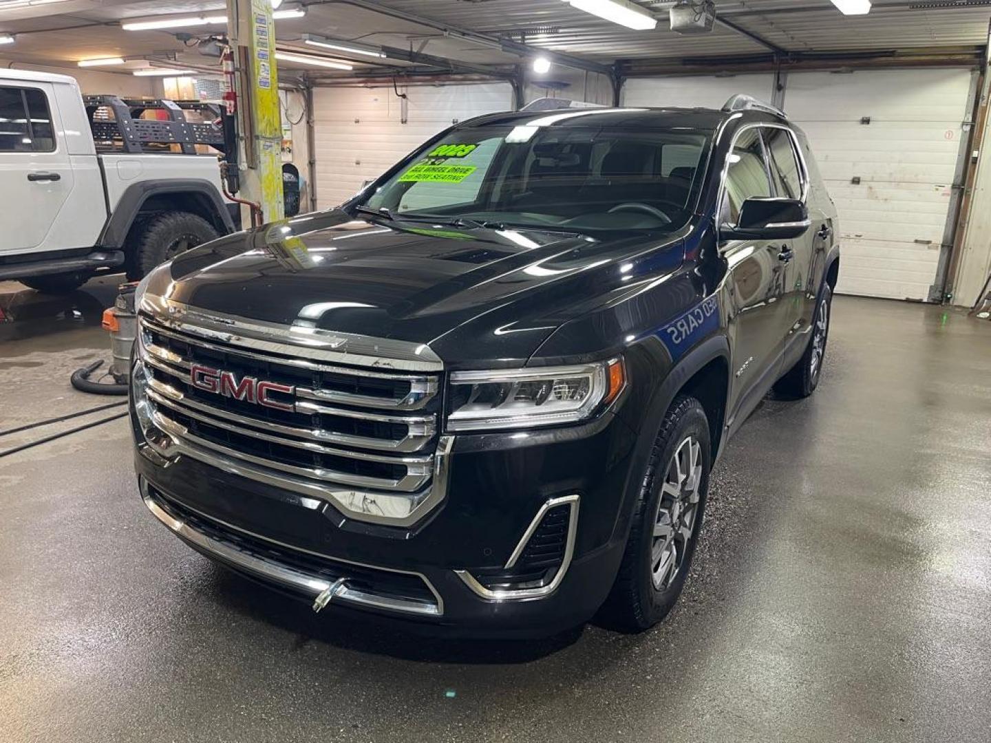 2023 BLACK GMC ACADIA SLE (1GKKNRL45PZ) with an 2.0L engine, Automatic transmission, located at 2525 S. Cushman, Fairbanks, AK, 99701, (907) 452-5707, 64.824036, -147.712311 - Photo#1