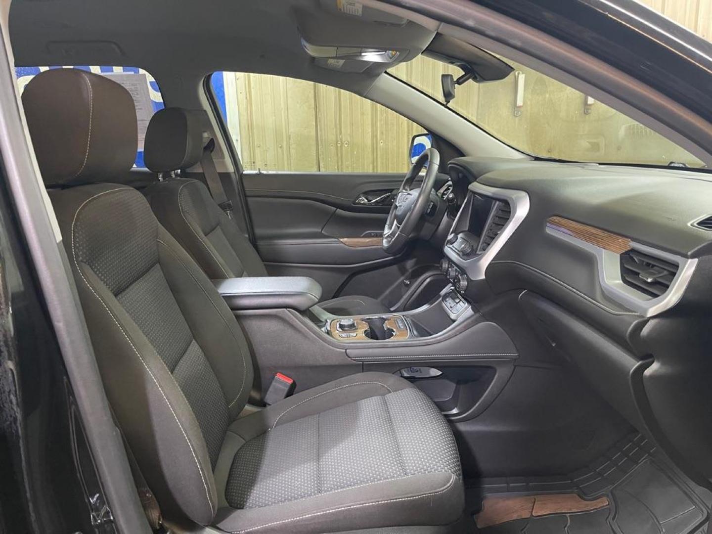 2023 BLACK GMC ACADIA SLE (1GKKNRL45PZ) with an 2.0L engine, Automatic transmission, located at 2525 S. Cushman, Fairbanks, AK, 99701, (907) 452-5707, 64.824036, -147.712311 - Photo#3