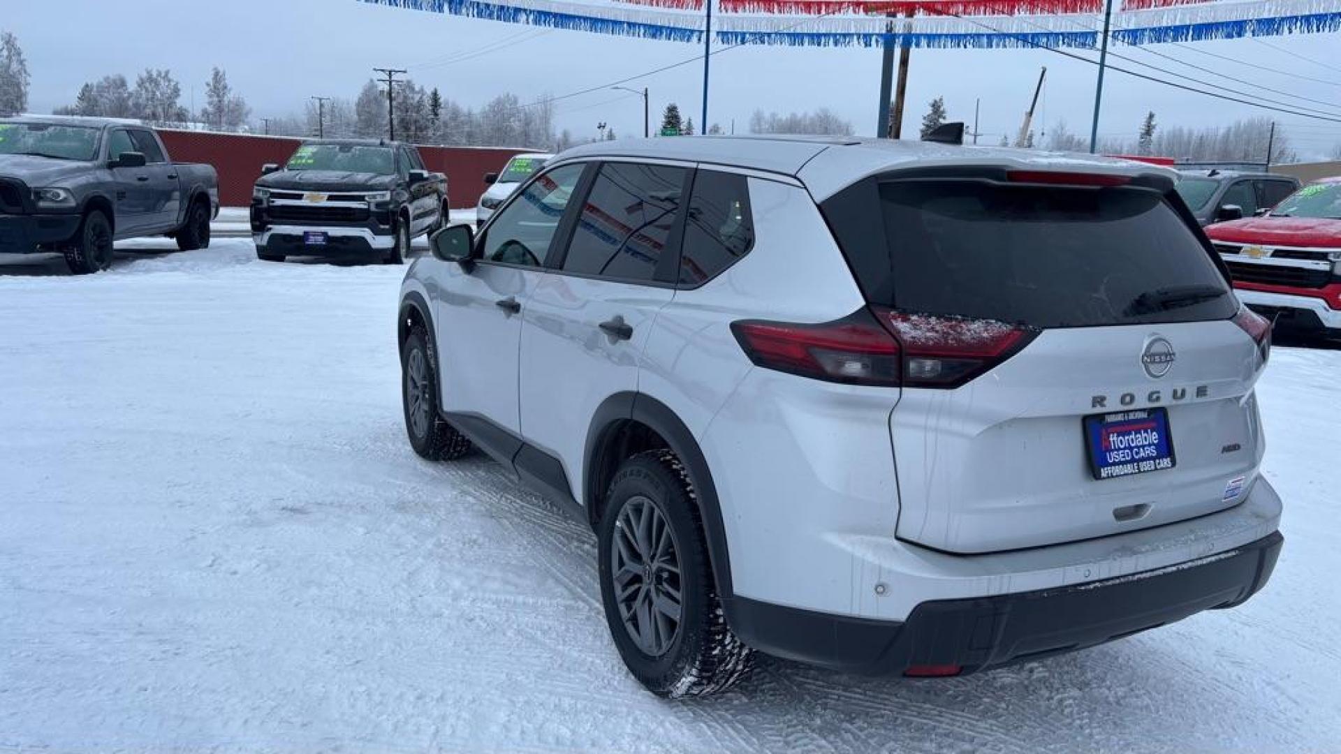 2024 SILVER NISSAN ROGUE S (5N1BT3AB6RC) with an 1.5L engine, Continuously Variable transmission, located at 2525 S. Cushman, Fairbanks, AK, 99701, (907) 452-5707, 64.824036, -147.712311 - Photo#5