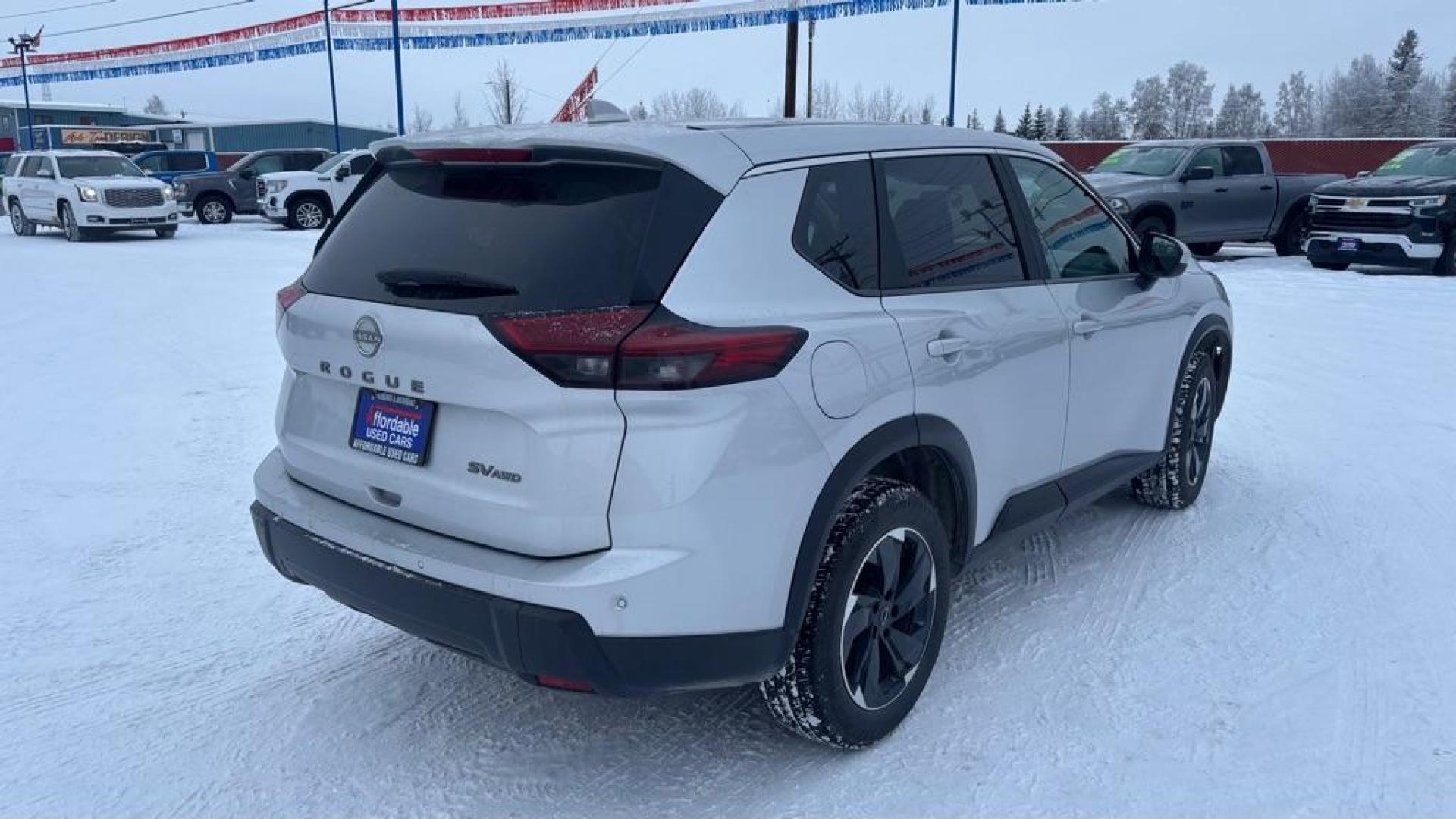 2024 SILVER NISSAN ROGUE SV (5N1BT3BB5RC) with an 1.5L engine, Continuously Variable transmission, located at 2525 S. Cushman, Fairbanks, AK, 99701, (907) 452-5707, 64.824036, -147.712311 - Photo#4