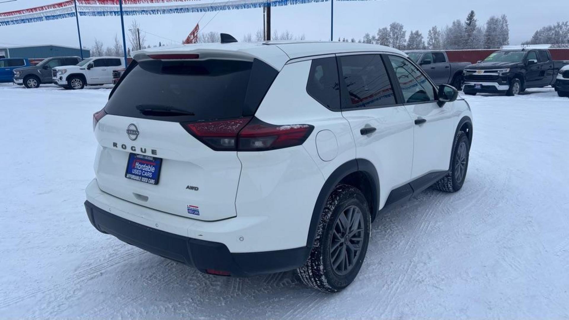 2024 WHITE NISSAN ROGUE S (5N1BT3AB3RC) with an 1.5L engine, Continuously Variable transmission, located at 2525 S. Cushman, Fairbanks, AK, 99701, (907) 452-5707, 64.824036, -147.712311 - Photo#5