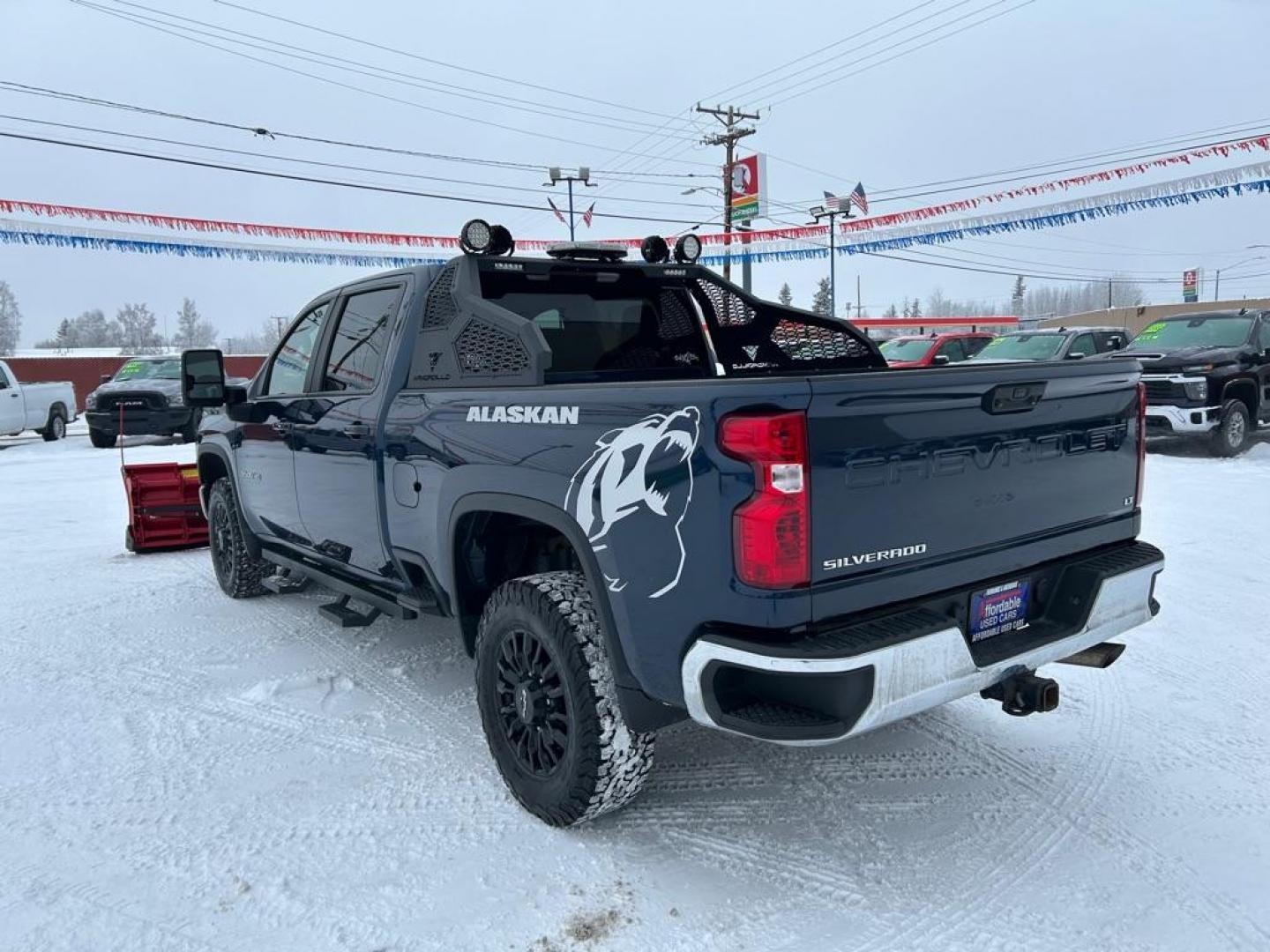 2022 BLUE CHEVROLET SILVERADO 3500 LT (1GC4YTE74NF) with an 6.6L engine, Automatic transmission, located at 2525 S. Cushman, Fairbanks, AK, 99701, (907) 452-5707, 64.824036, -147.712311 - Photo#3