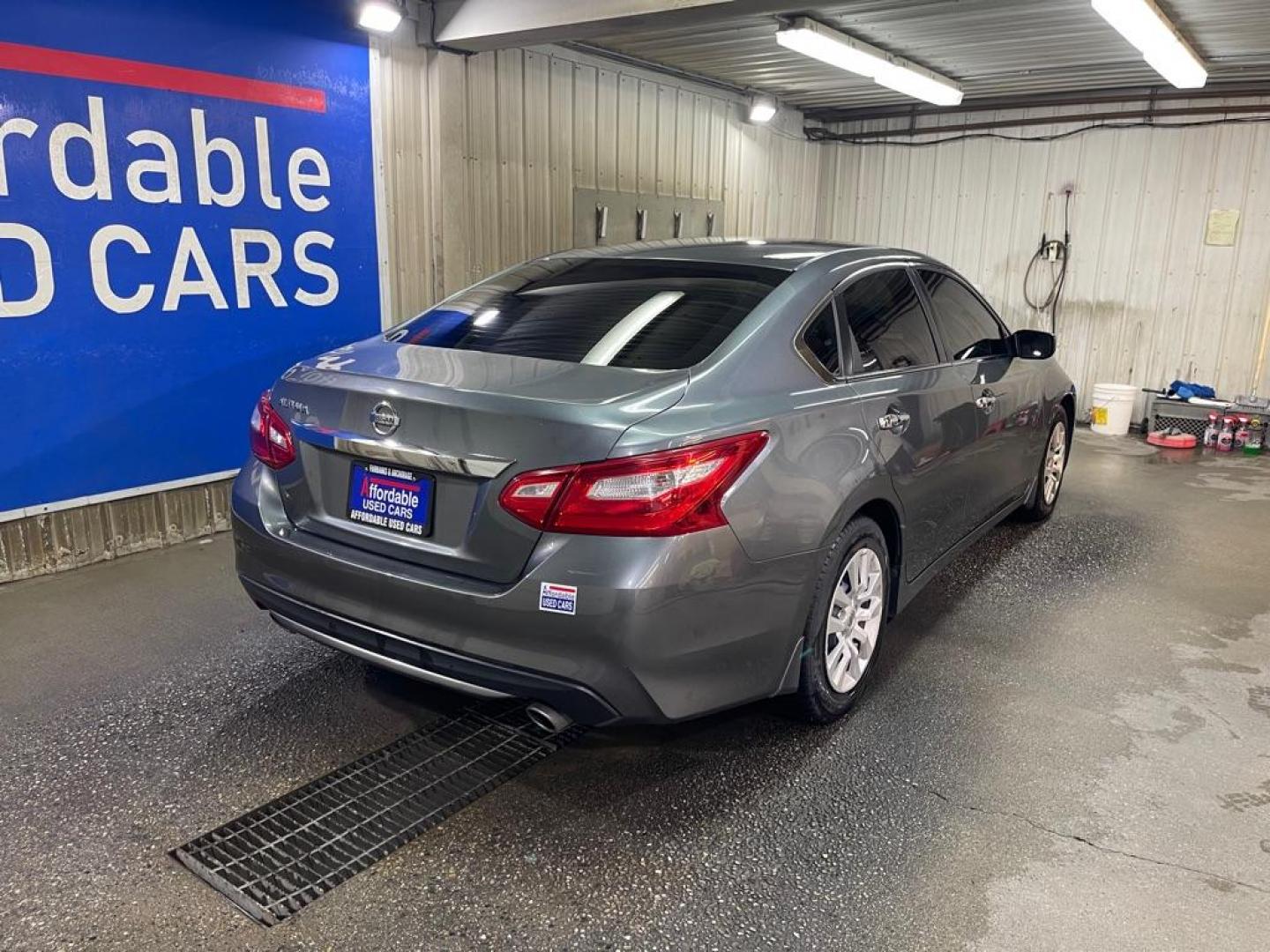 2017 SILVER NISSAN ALTIMA 2.5 (1N4AL3APXHC) with an 2.5L engine, Continuously Variable transmission, located at 2525 S. Cushman, Fairbanks, AK, 99701, (907) 452-5707, 64.824036, -147.712311 - Photo#2
