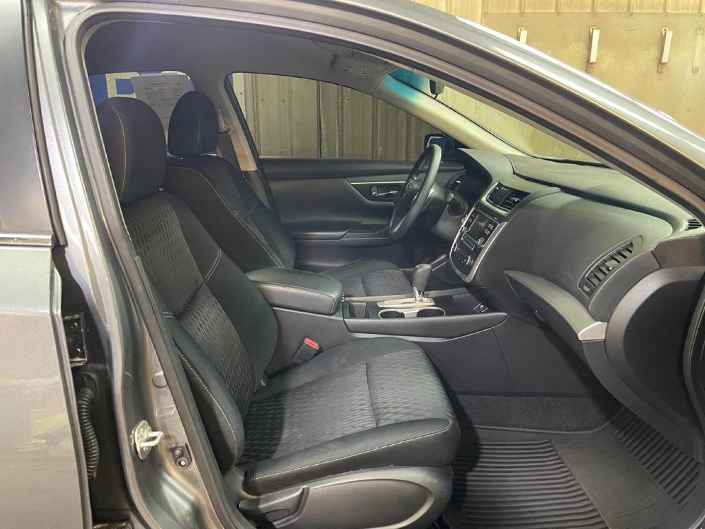 2017 SILVER NISSAN ALTIMA 2.5 (1N4AL3APXHC) with an 2.5L engine, Continuously Variable transmission, located at 2525 S. Cushman, Fairbanks, AK, 99701, (907) 452-5707, 64.824036, -147.712311 - Photo#3