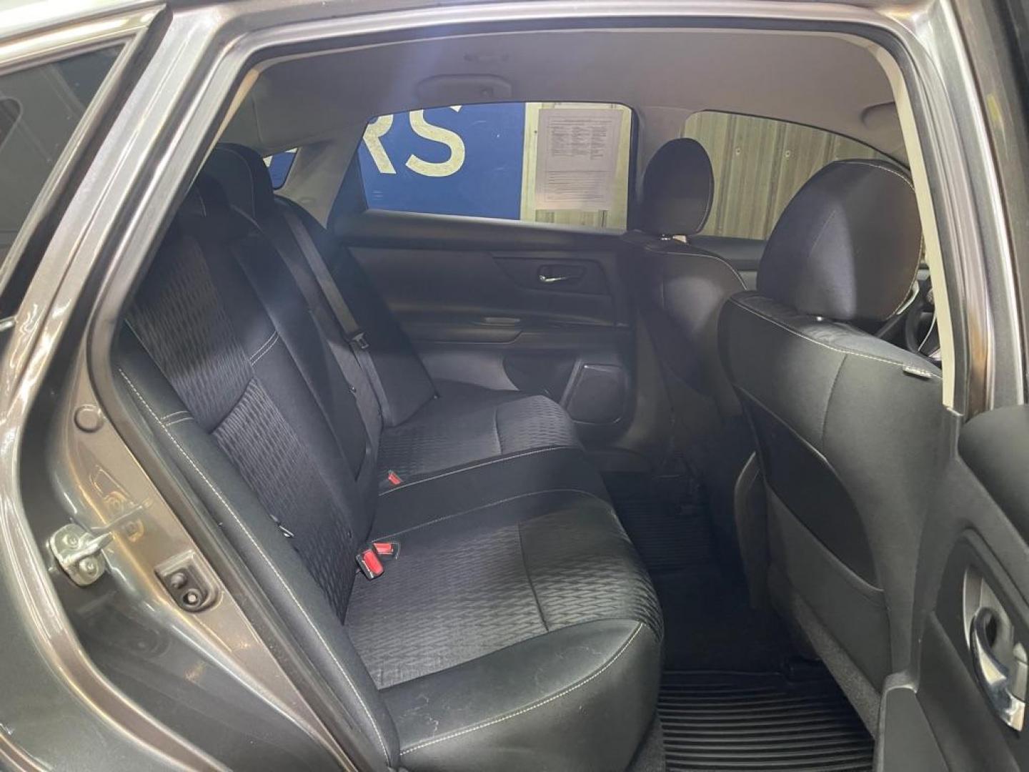 2017 SILVER NISSAN ALTIMA 2.5 (1N4AL3APXHC) with an 2.5L engine, Continuously Variable transmission, located at 2525 S. Cushman, Fairbanks, AK, 99701, (907) 452-5707, 64.824036, -147.712311 - Photo#4